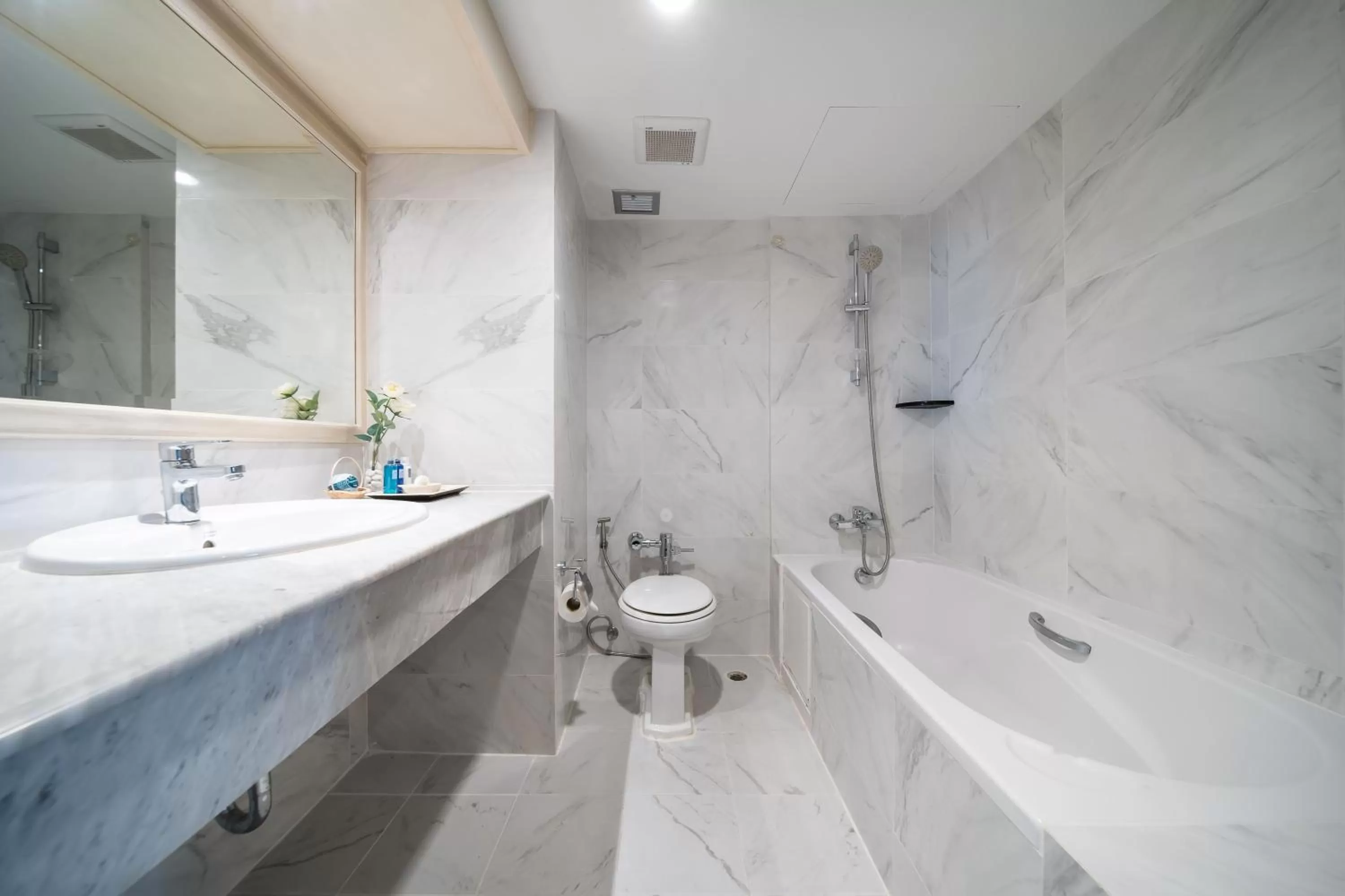 Shower in Cosy Beach Hotel - SHA Extra Plus