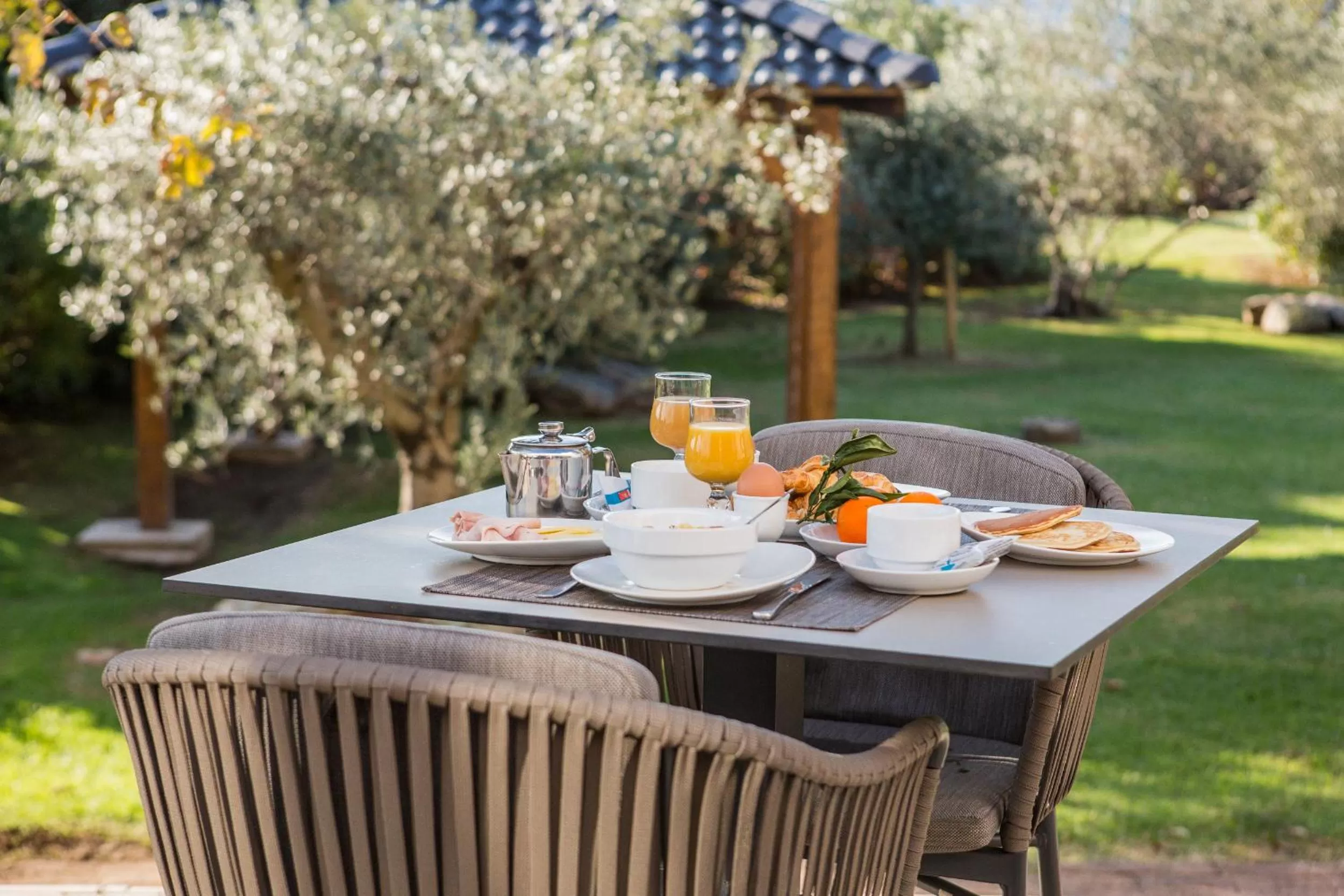 Breakfast in Hôtel Spa Restaurant La Madrague