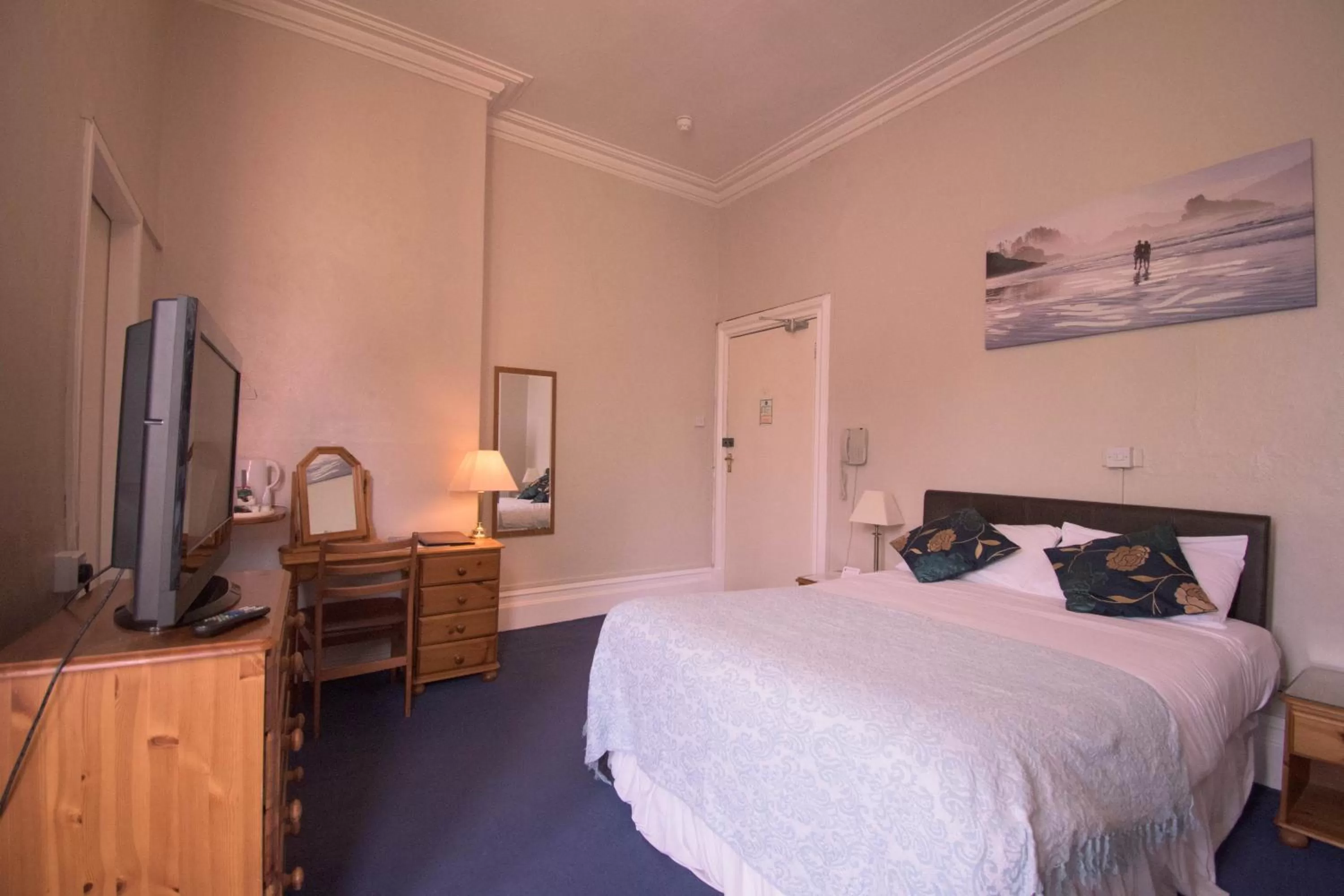 Bed in Pinegrove Hotel