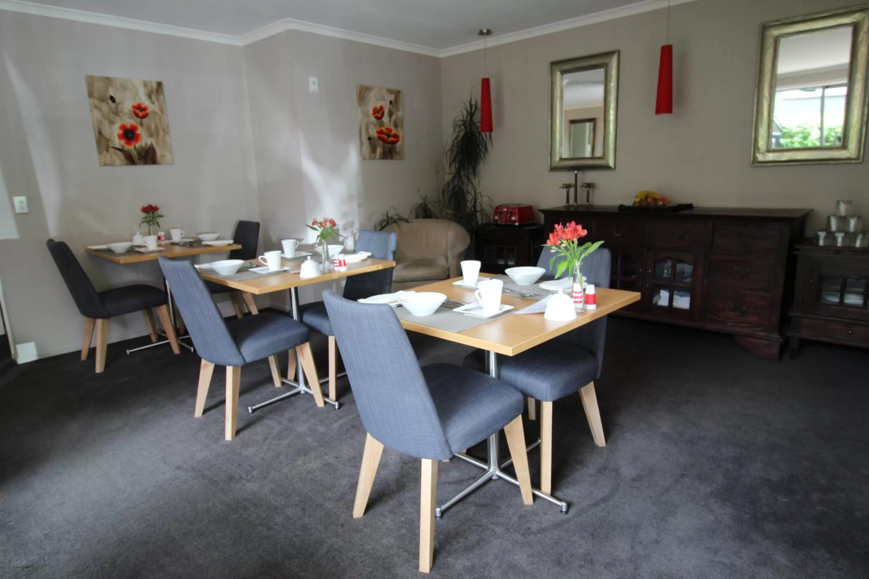 Dining area in Chalet Queenstown