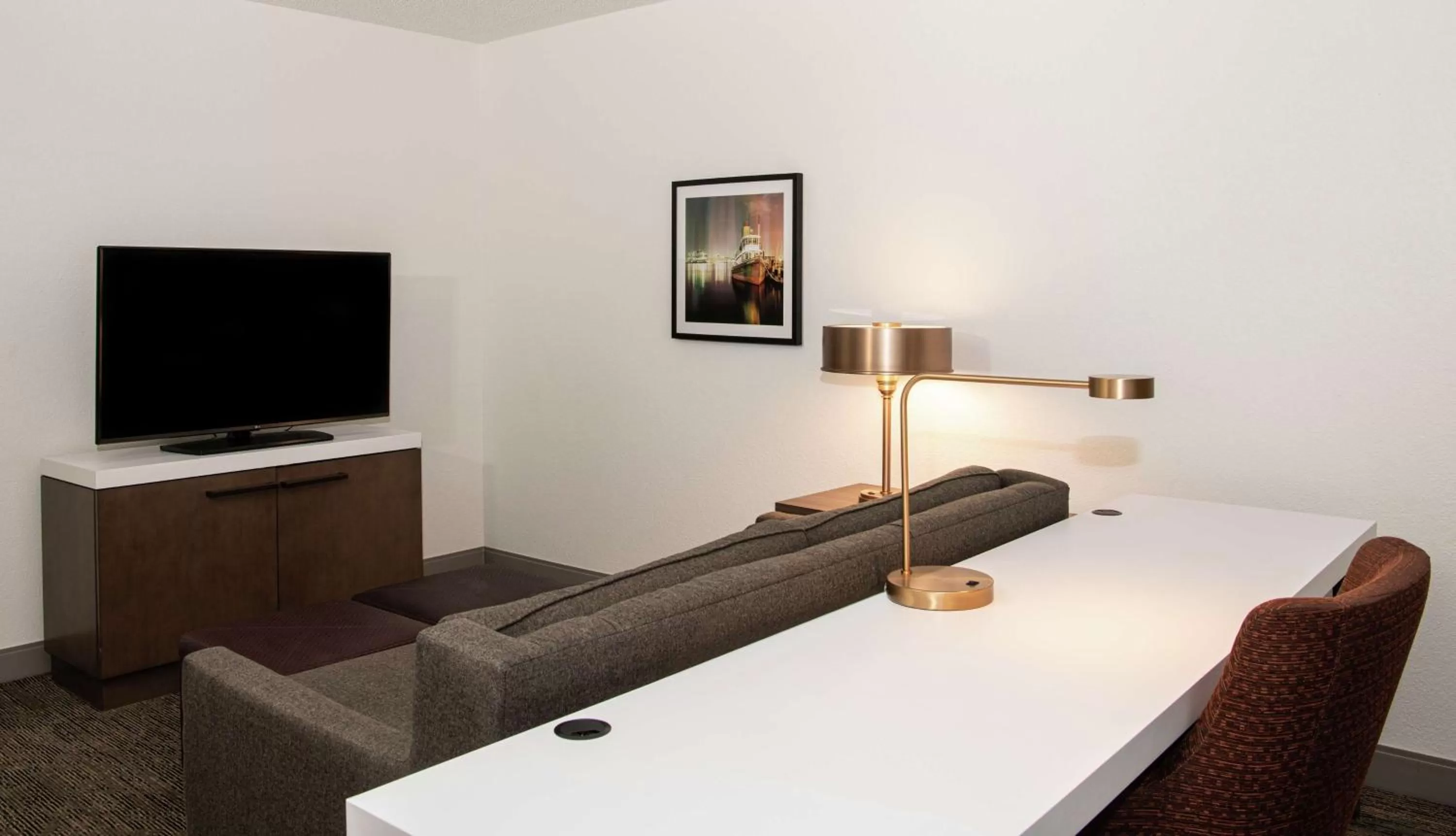 Bedroom, Bed in Hilton Garden Inn BWI Airport