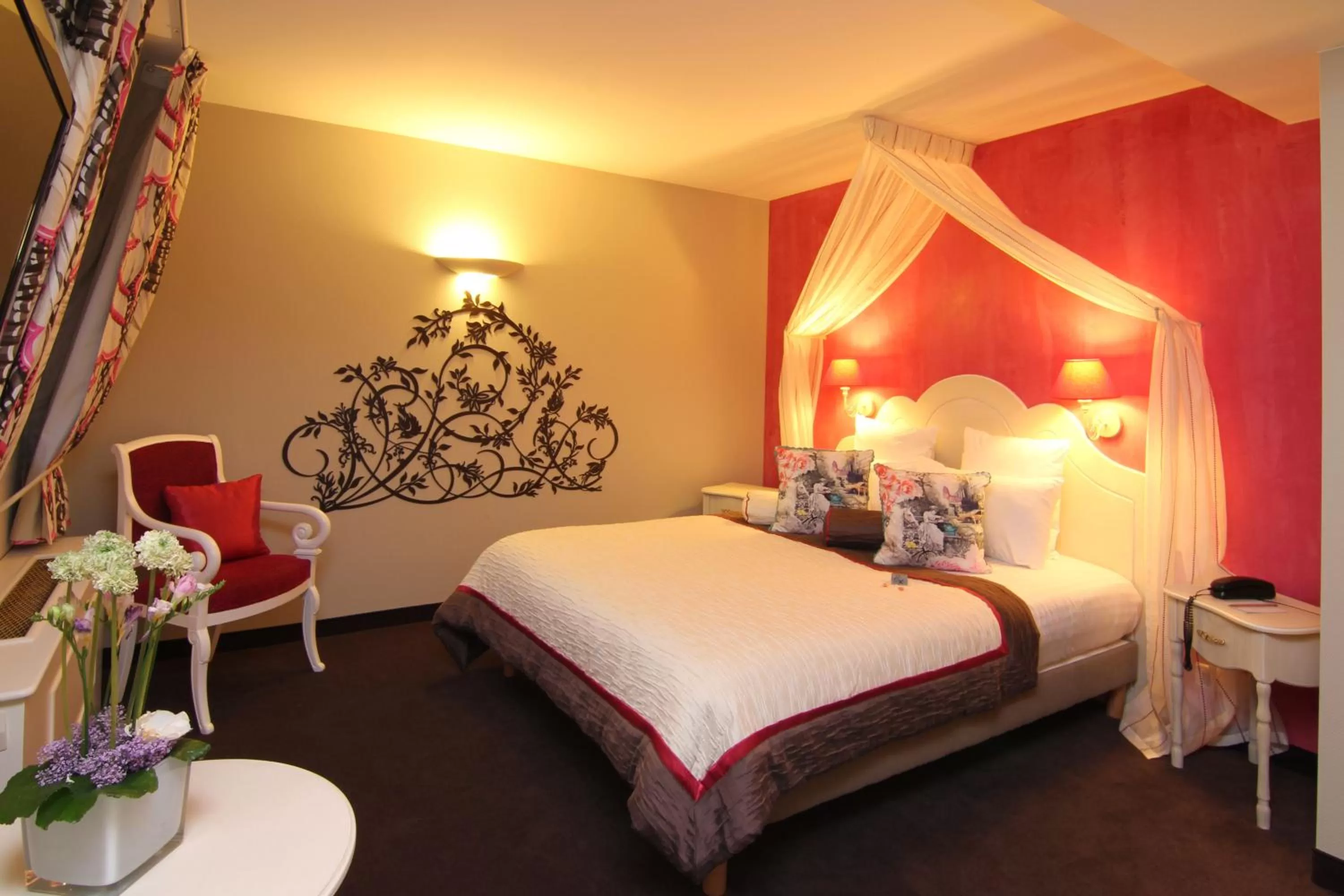 Staff, Bed in Hotel Beaucour