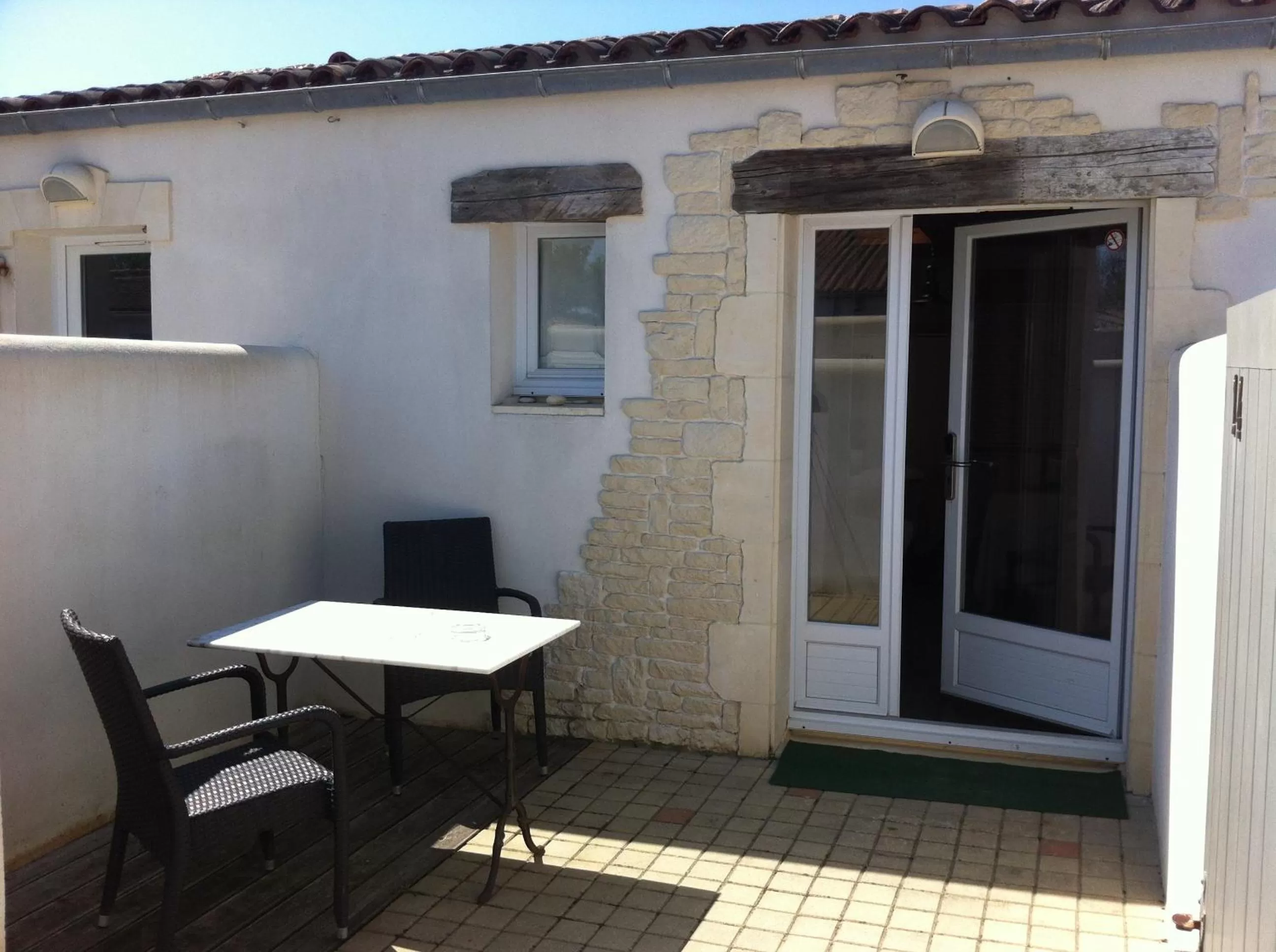 Patio in Hôtel Restaurant & Spa Plaisir