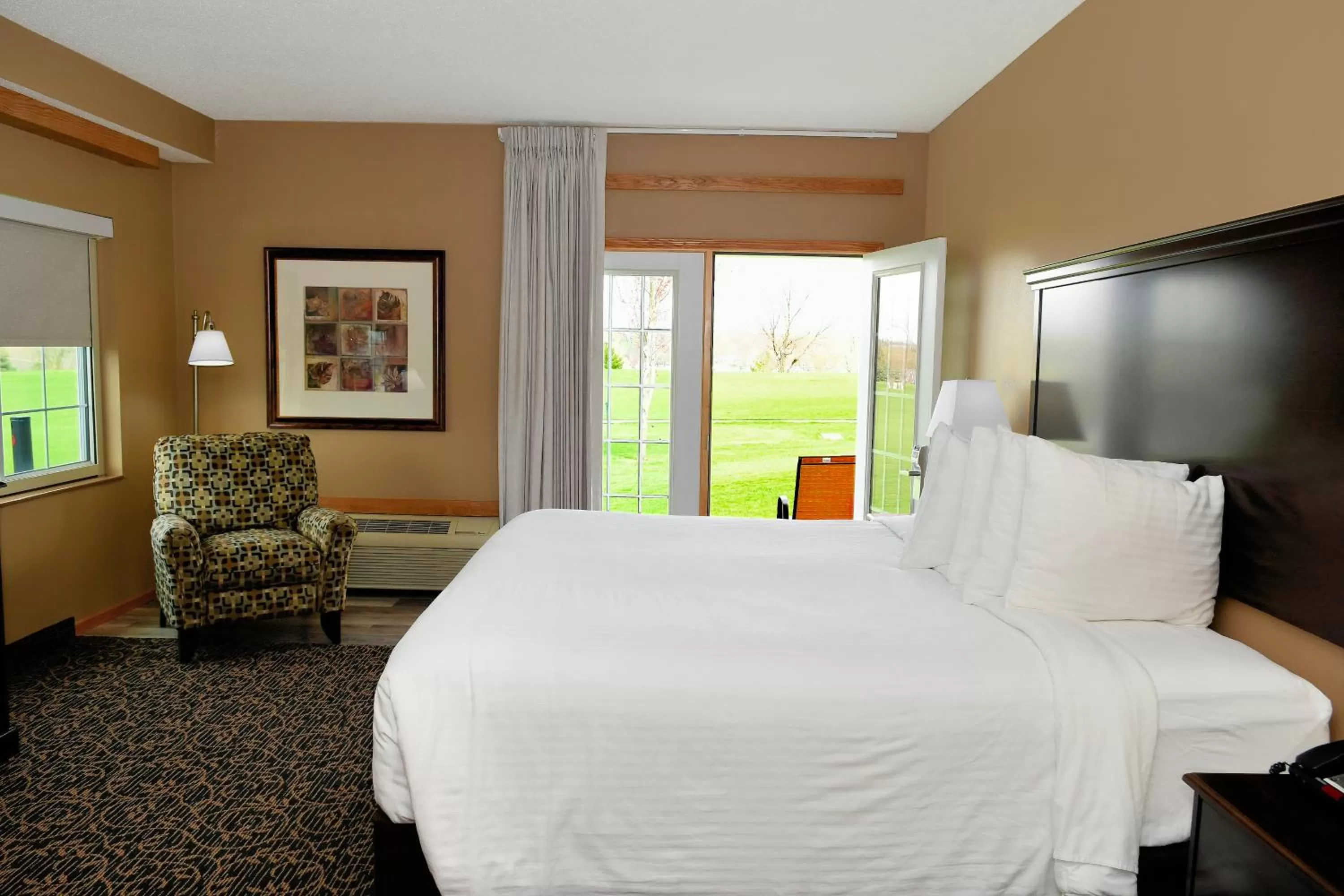 Bed in Cobblestone Inn & Suites - Denison | Majestic Hills
