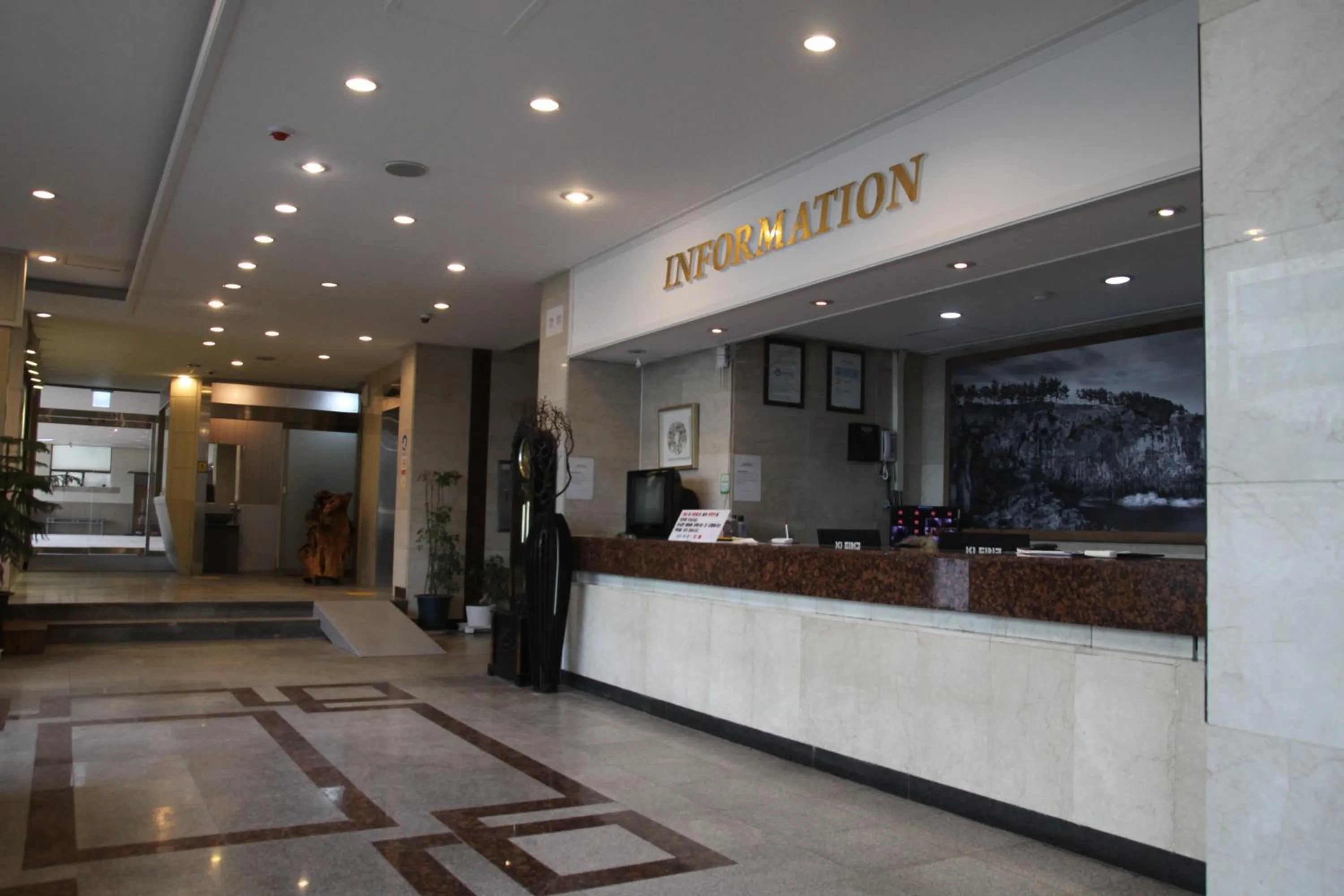 Lobby/Reception in Miju Hotel