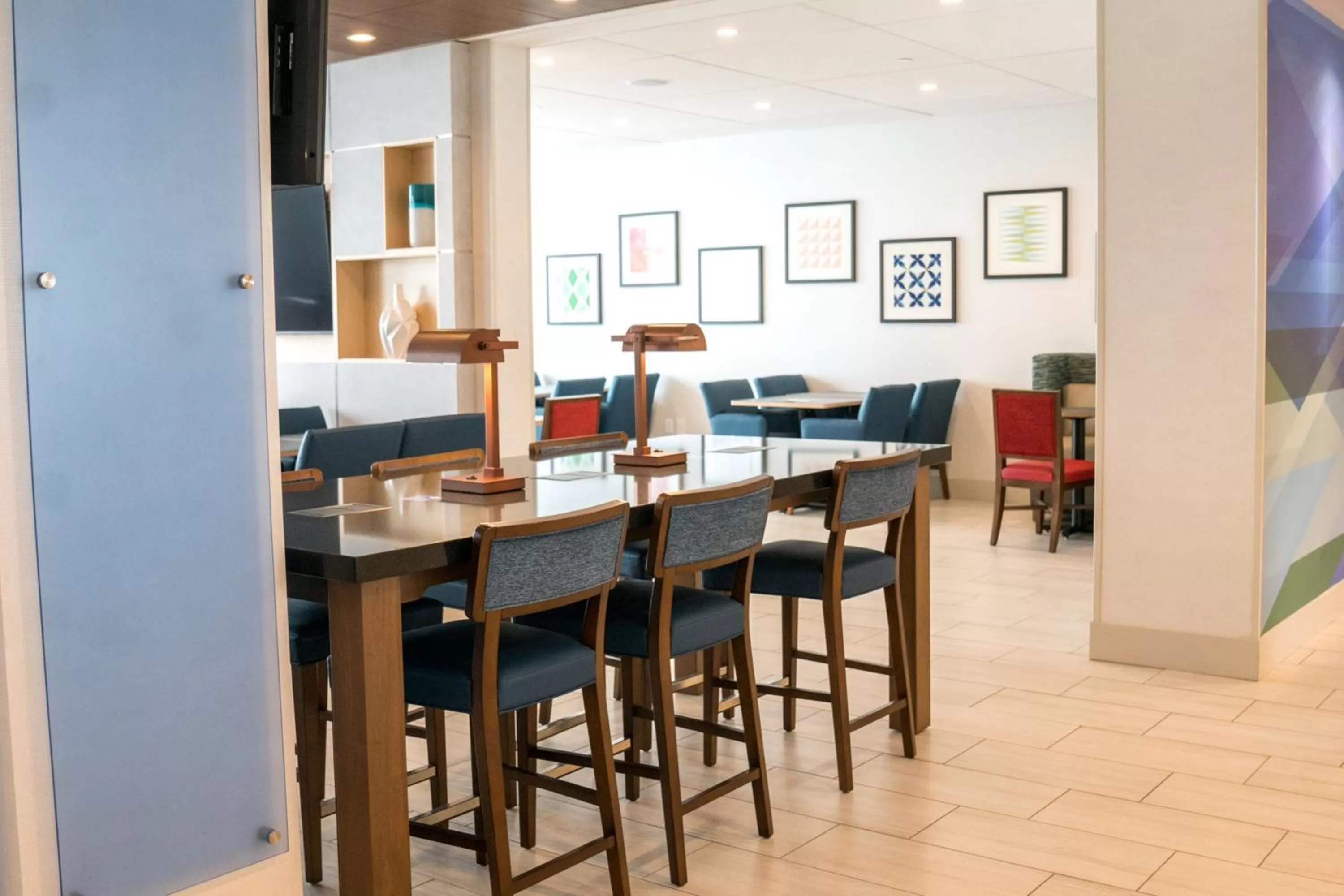 Breakfast in Holiday Inn Express & Suites - Brandon by IHG