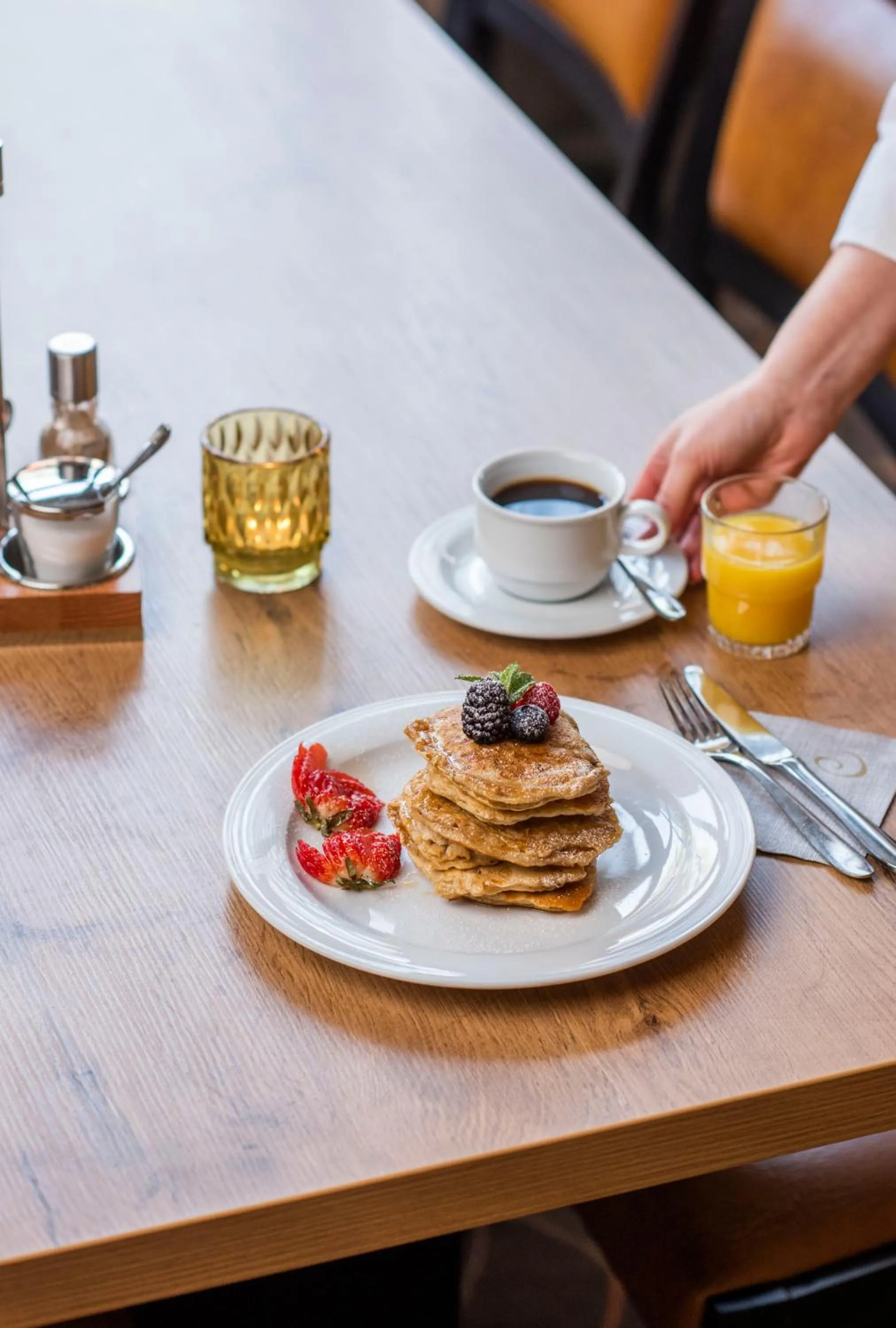 Breakfast in Caravelle Hotel im Park