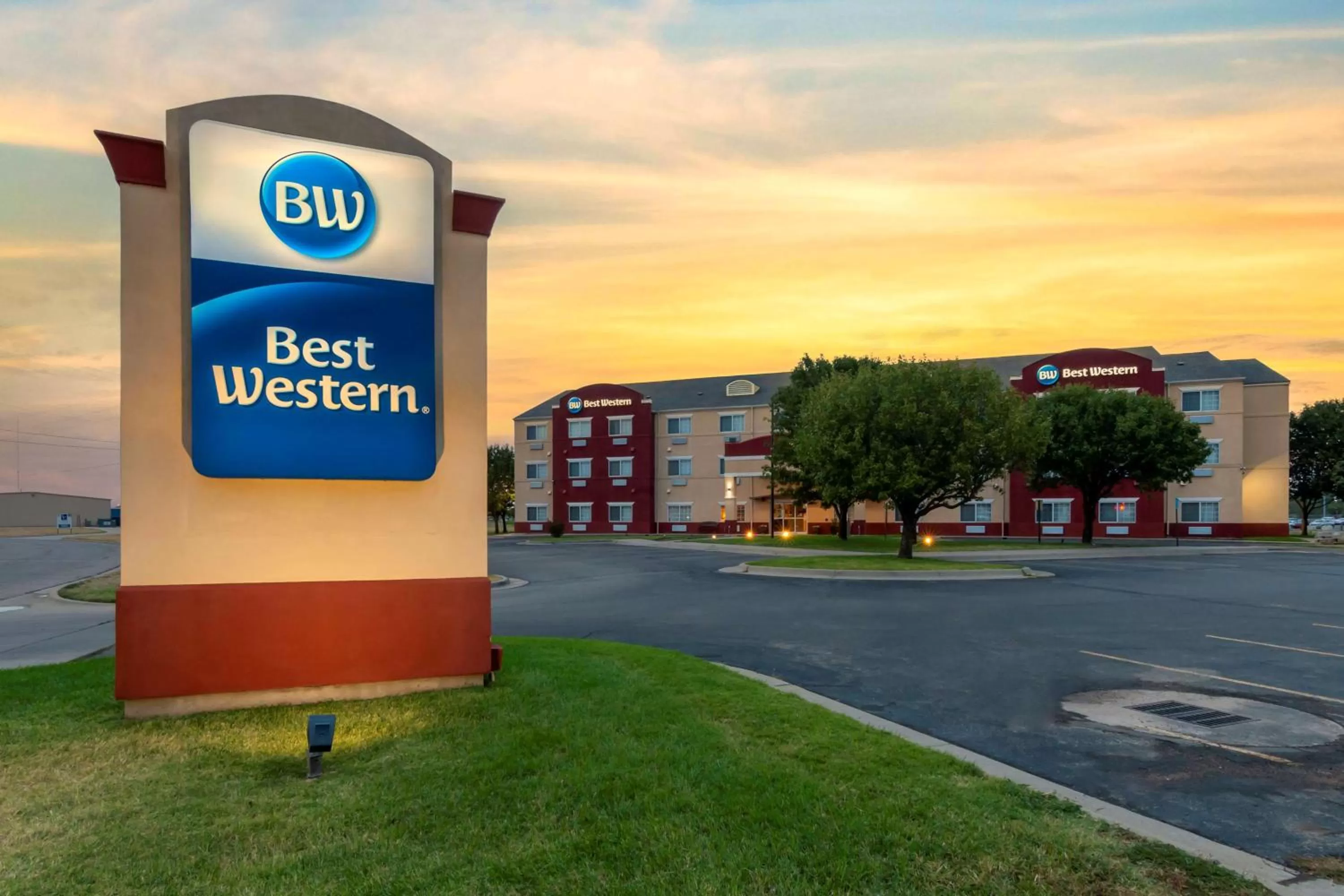 Property building in Best Western Governors Inn and Suites