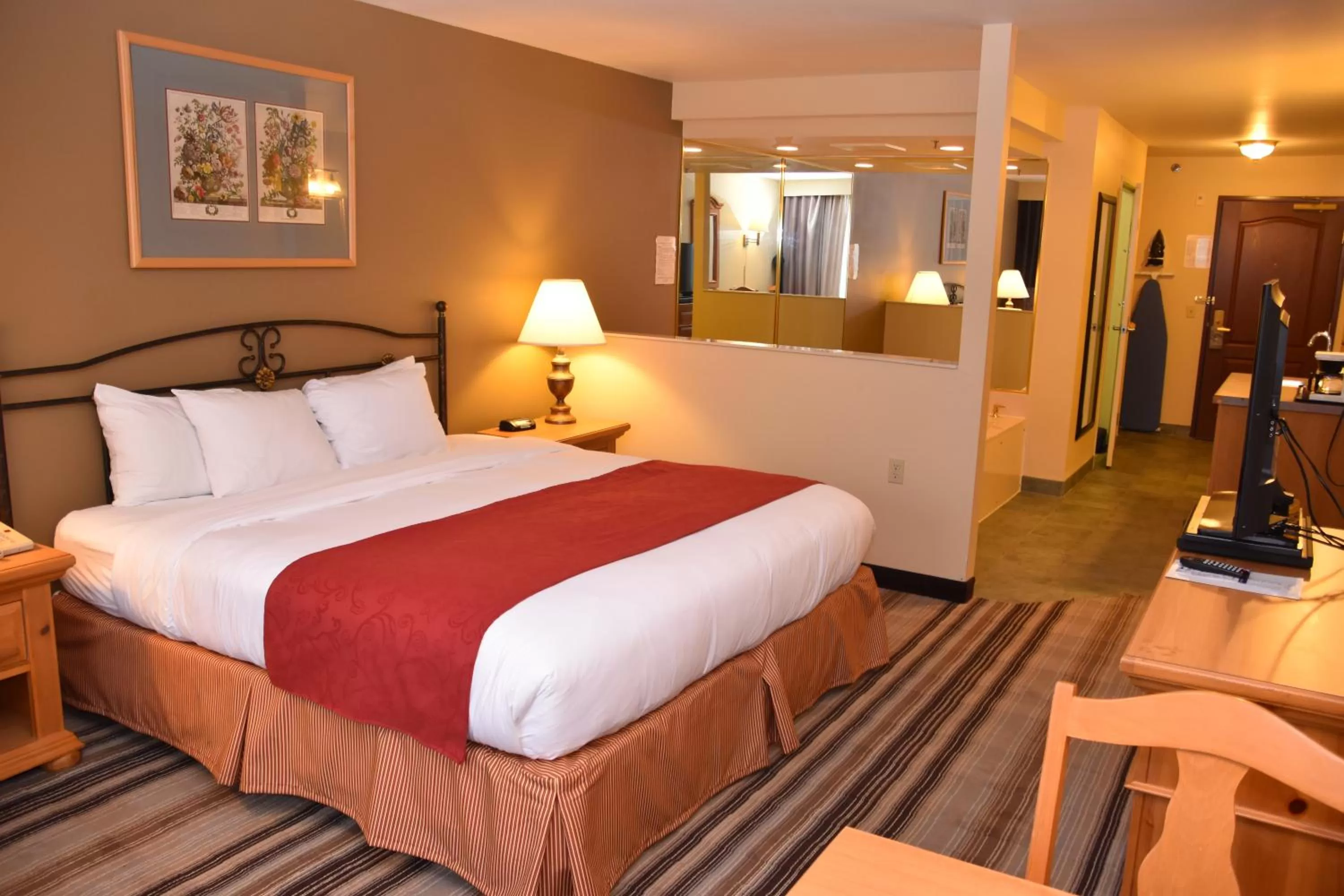 Bed in Port Wisconsin Inn and Suites