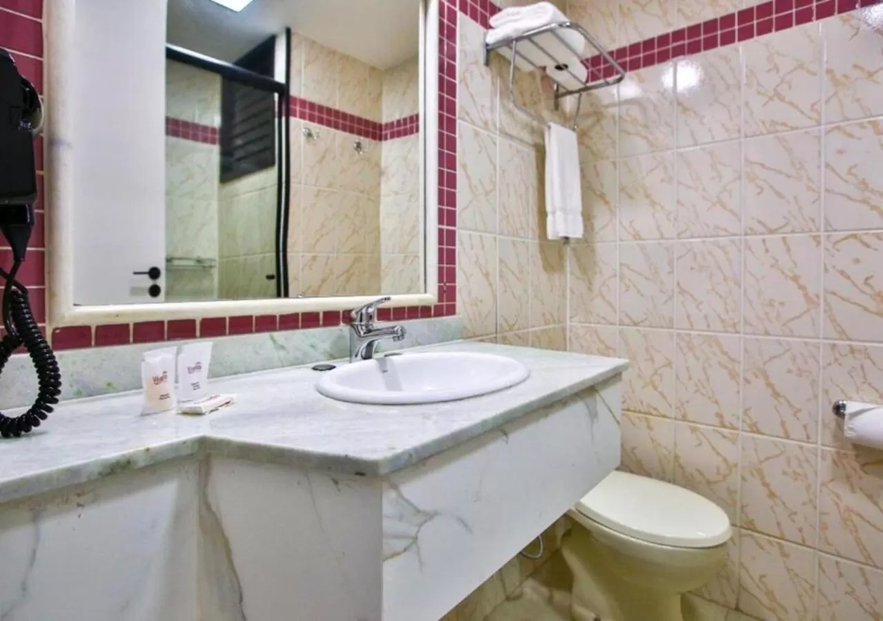 Bathroom in Vivendas Rio Claro by Atlantica