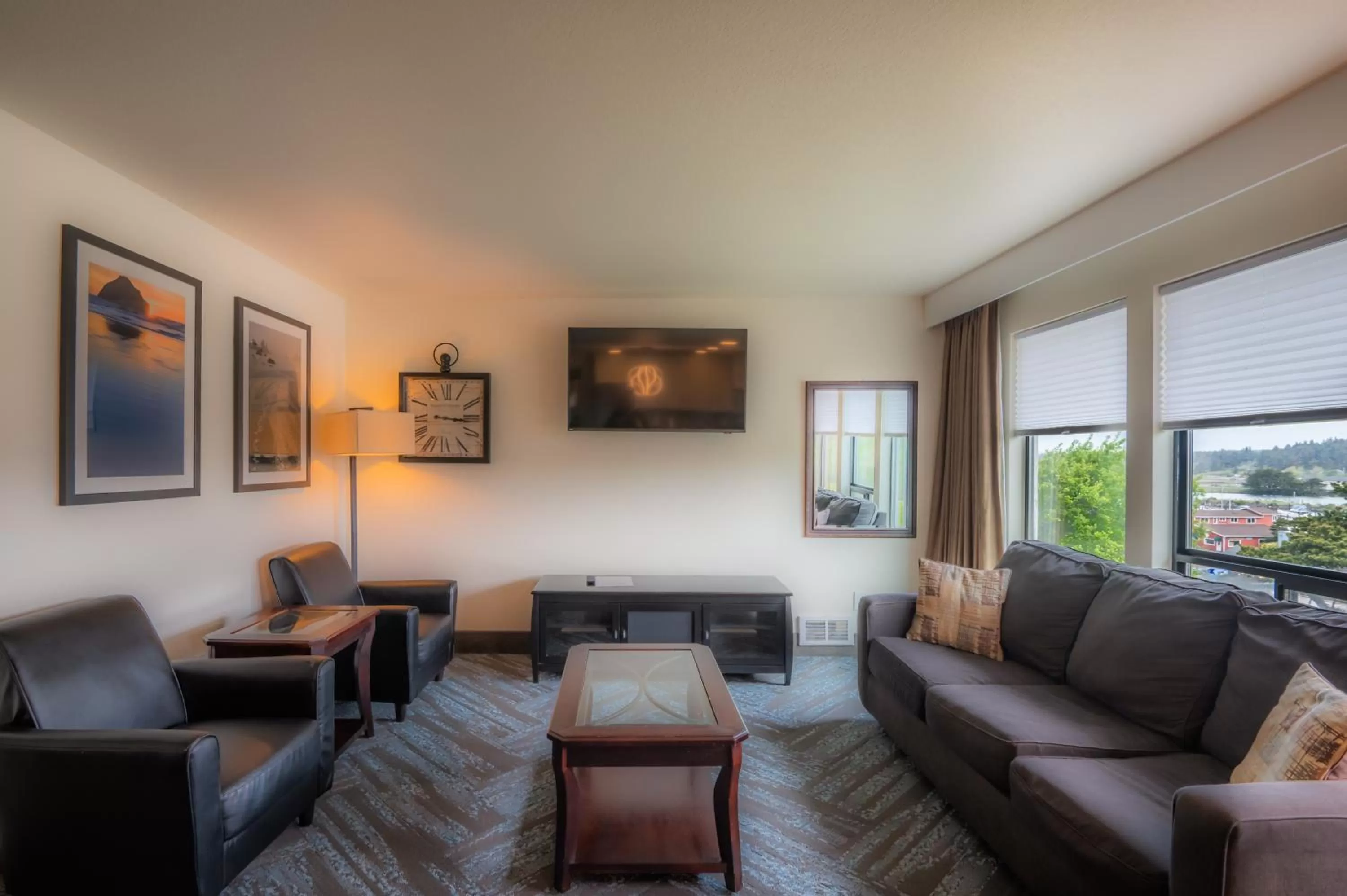 Living room in Bandon Inn