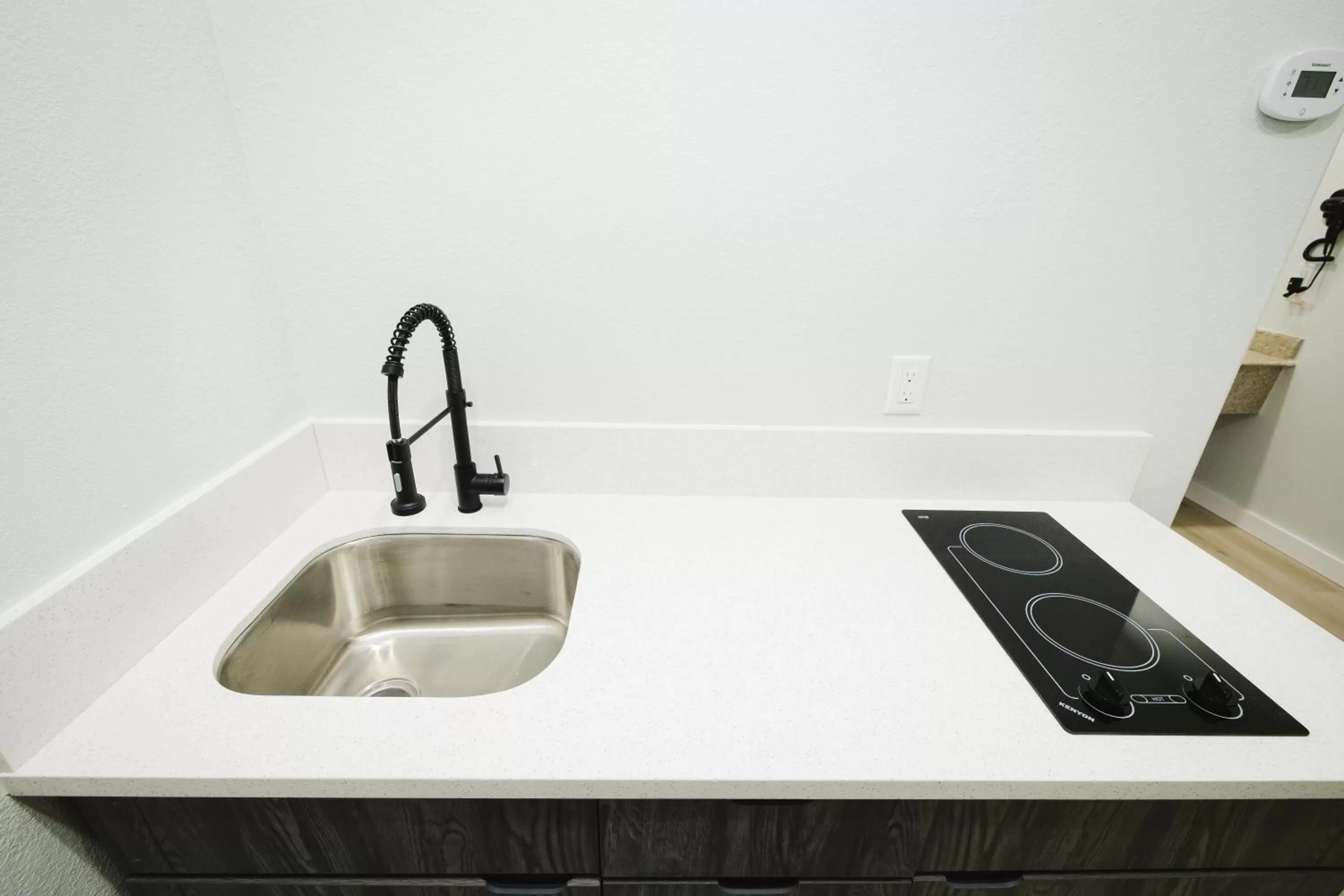 Kitchen or kitchenette in Sapphire Inn & Suites