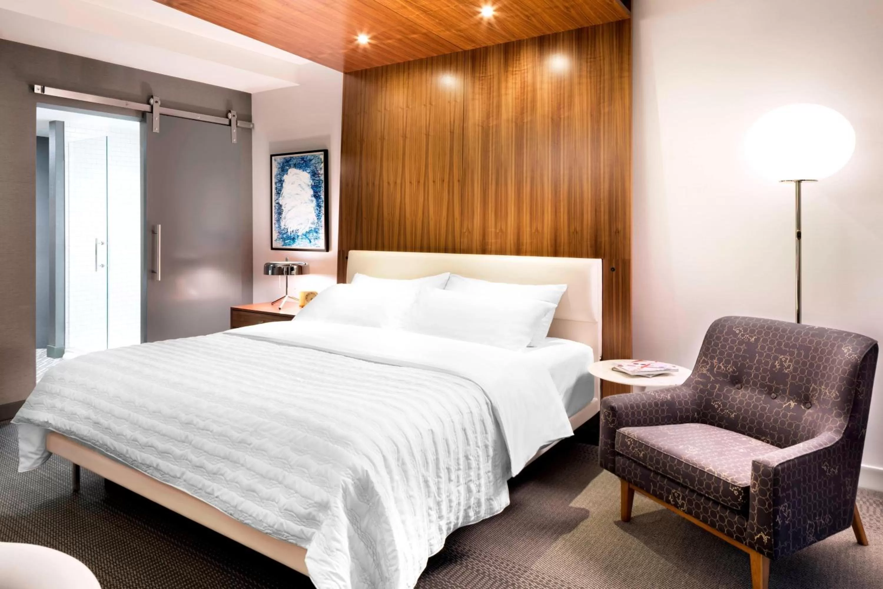 Photo of the whole room, Bed in Le Meridien Columbus, The Joseph