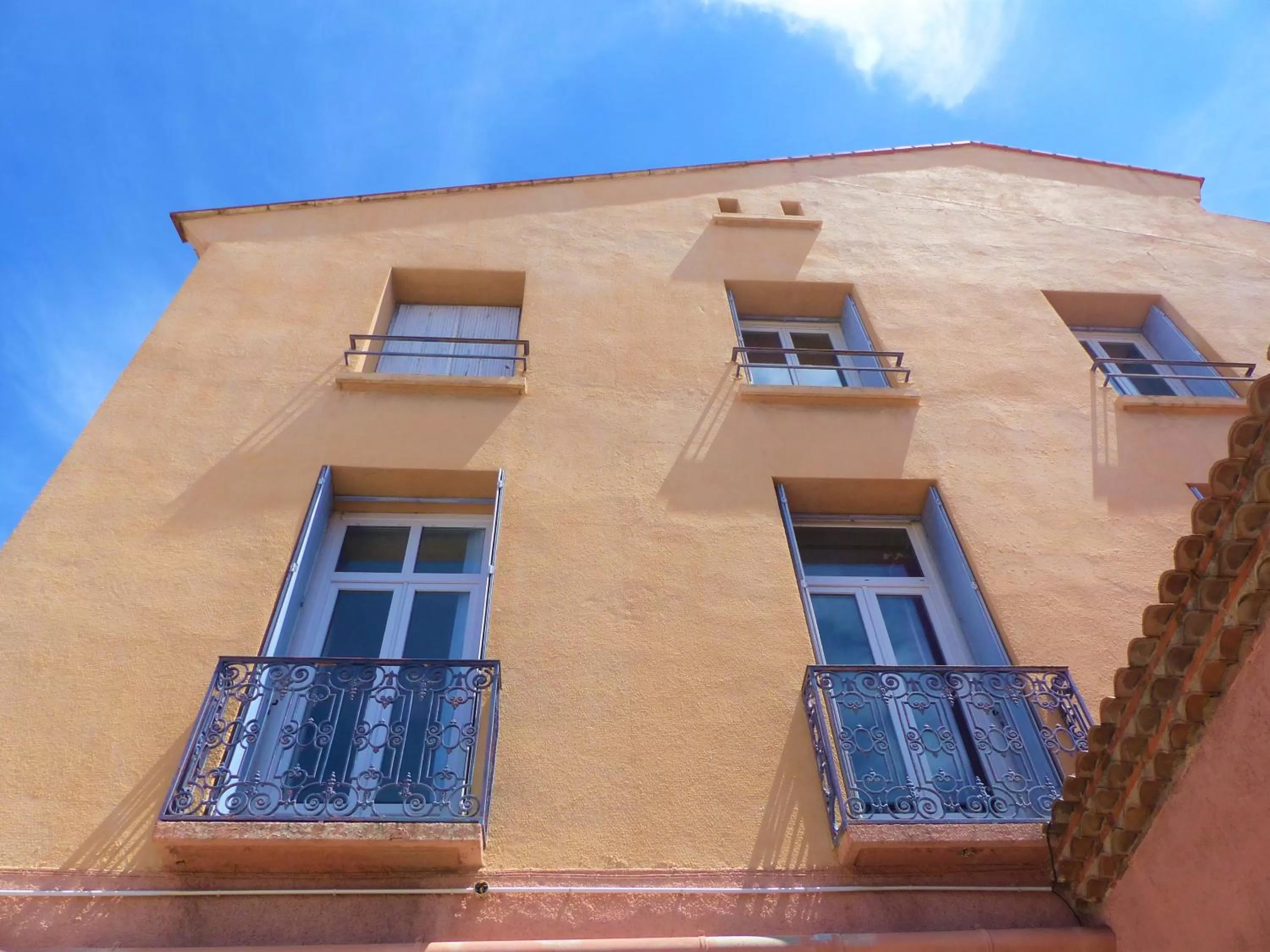 Facade/entrance in Hôtel PB - Paris-Barcelone