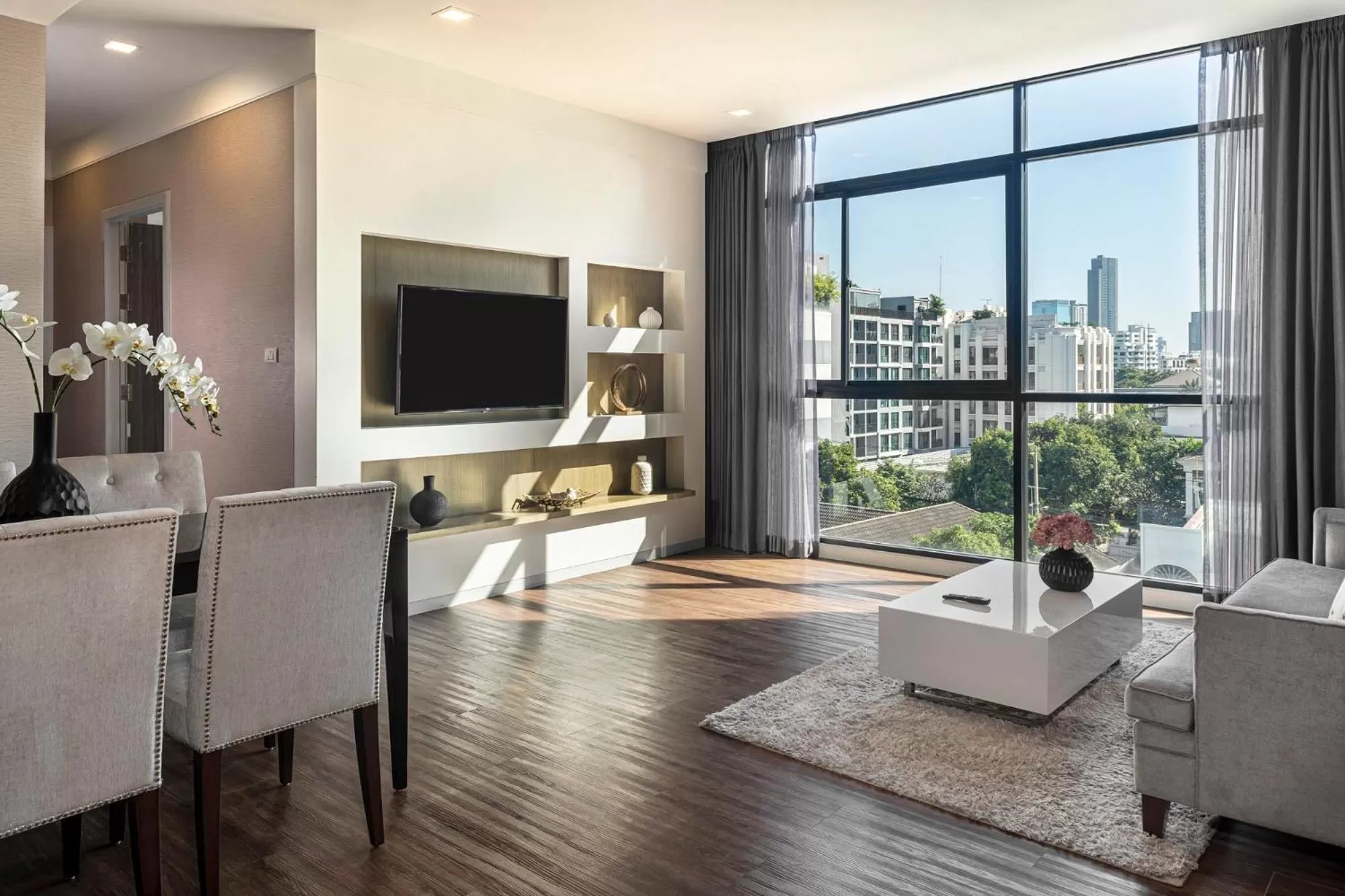 TV and multimedia, Seating Area in Novotel Suites Sukhumvit 39