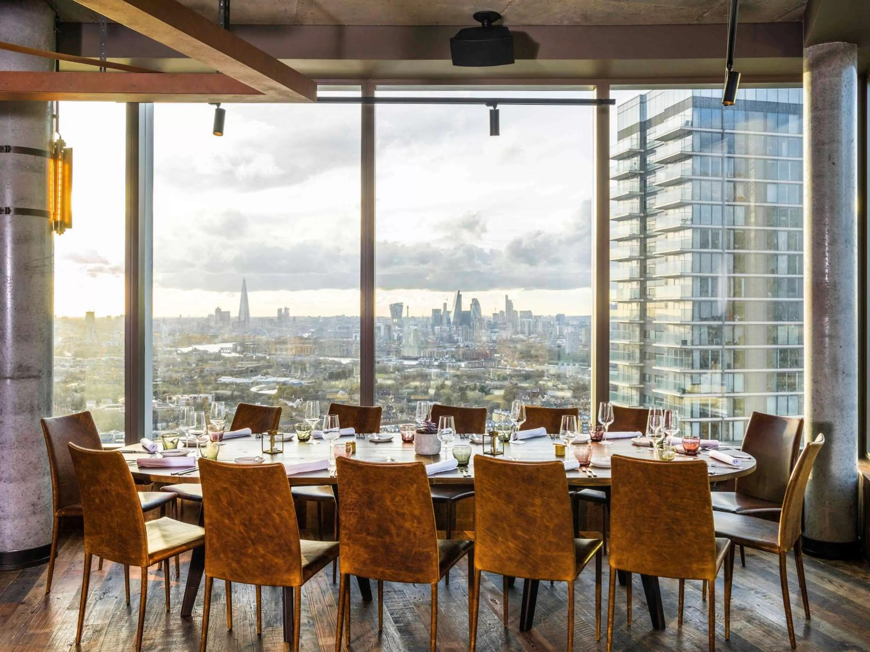 Restaurant/places to eat in Novotel London Canary Wharf