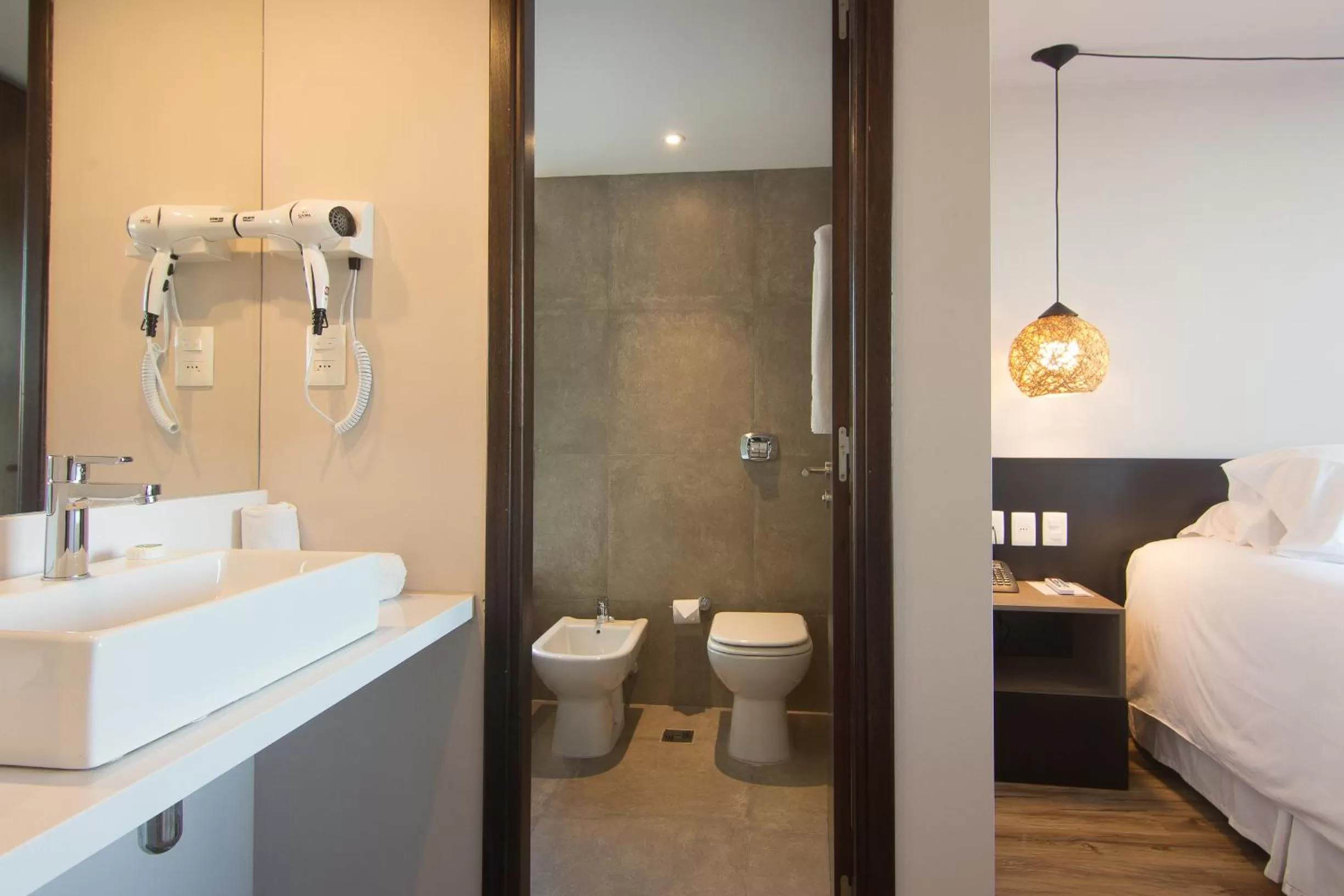Toilet, Bed in Hotel Ciudadano Suites