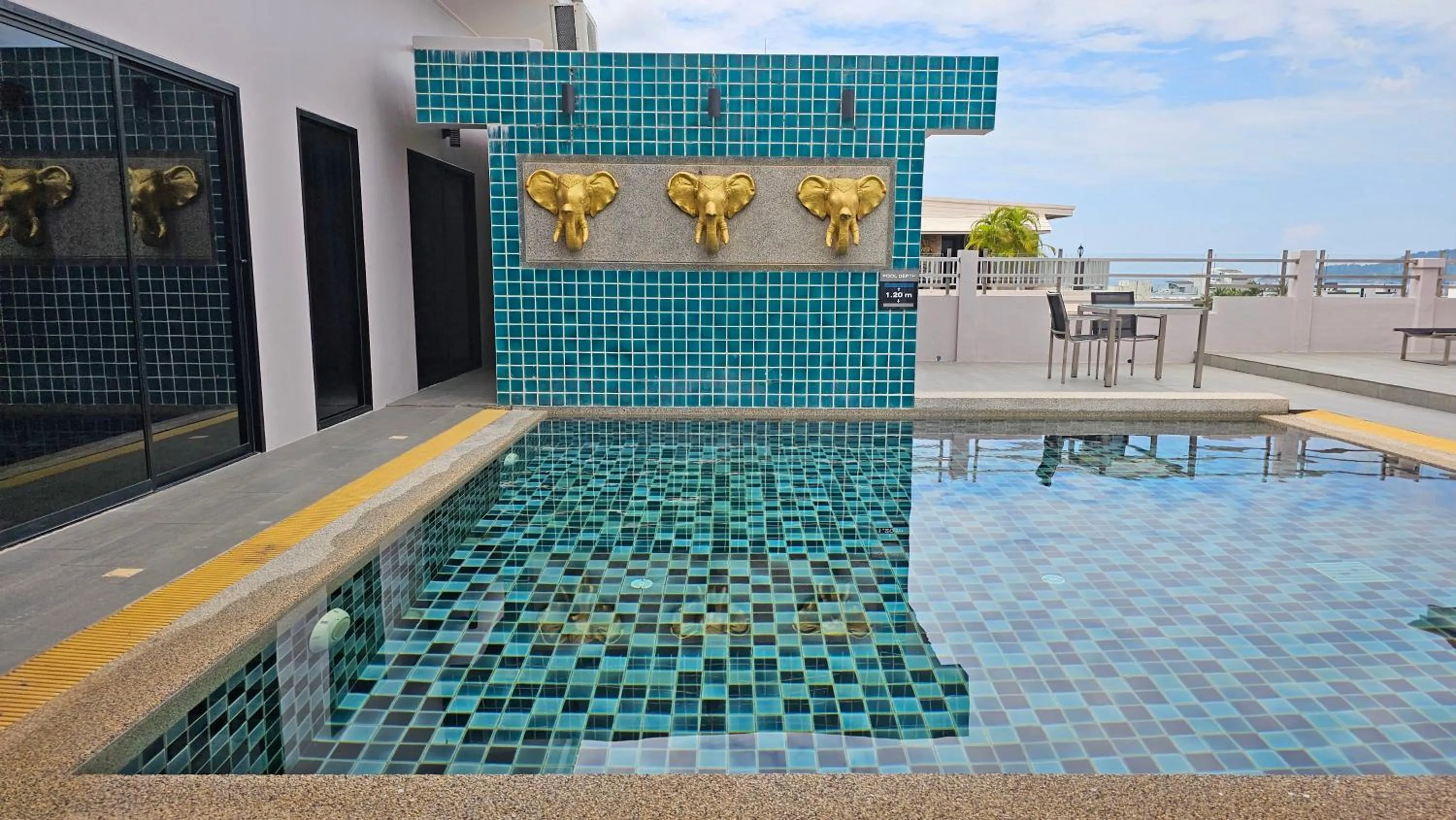 Balcony/Terrace in Gu Hotel Patong