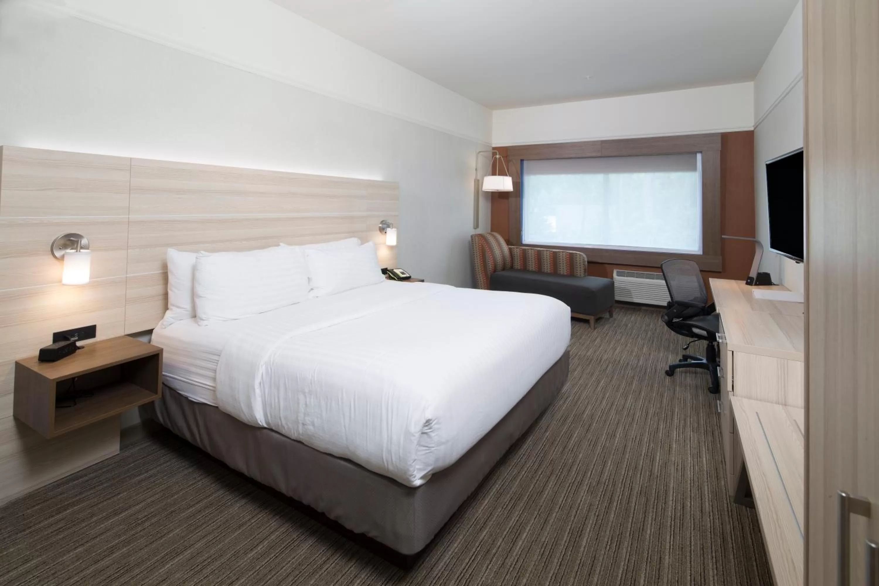 Photo of the whole room, Bed in Holiday Inn Express & Suites - Michigan City by IHG