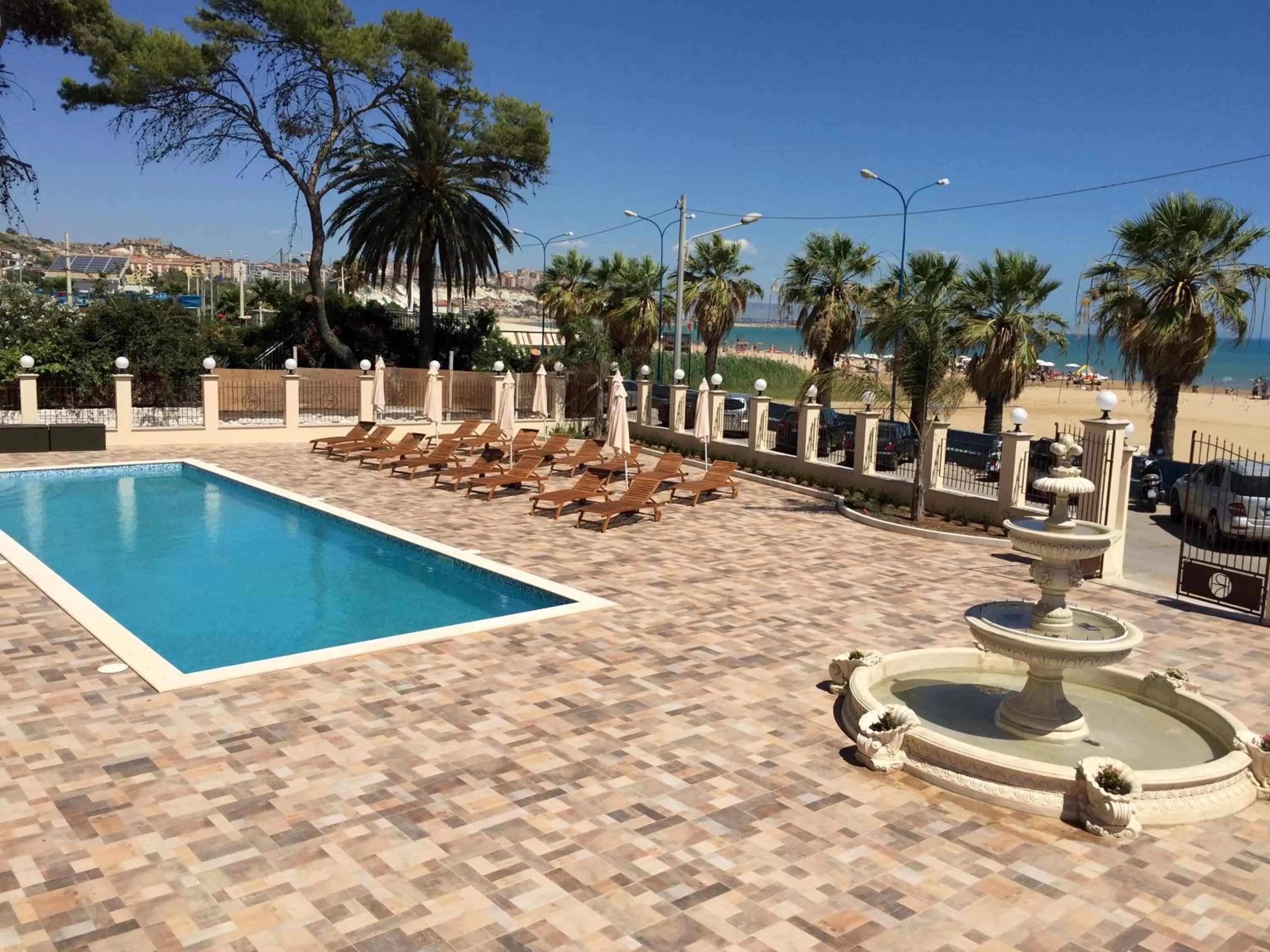 Swimming pool in Hotel Riviera Palace