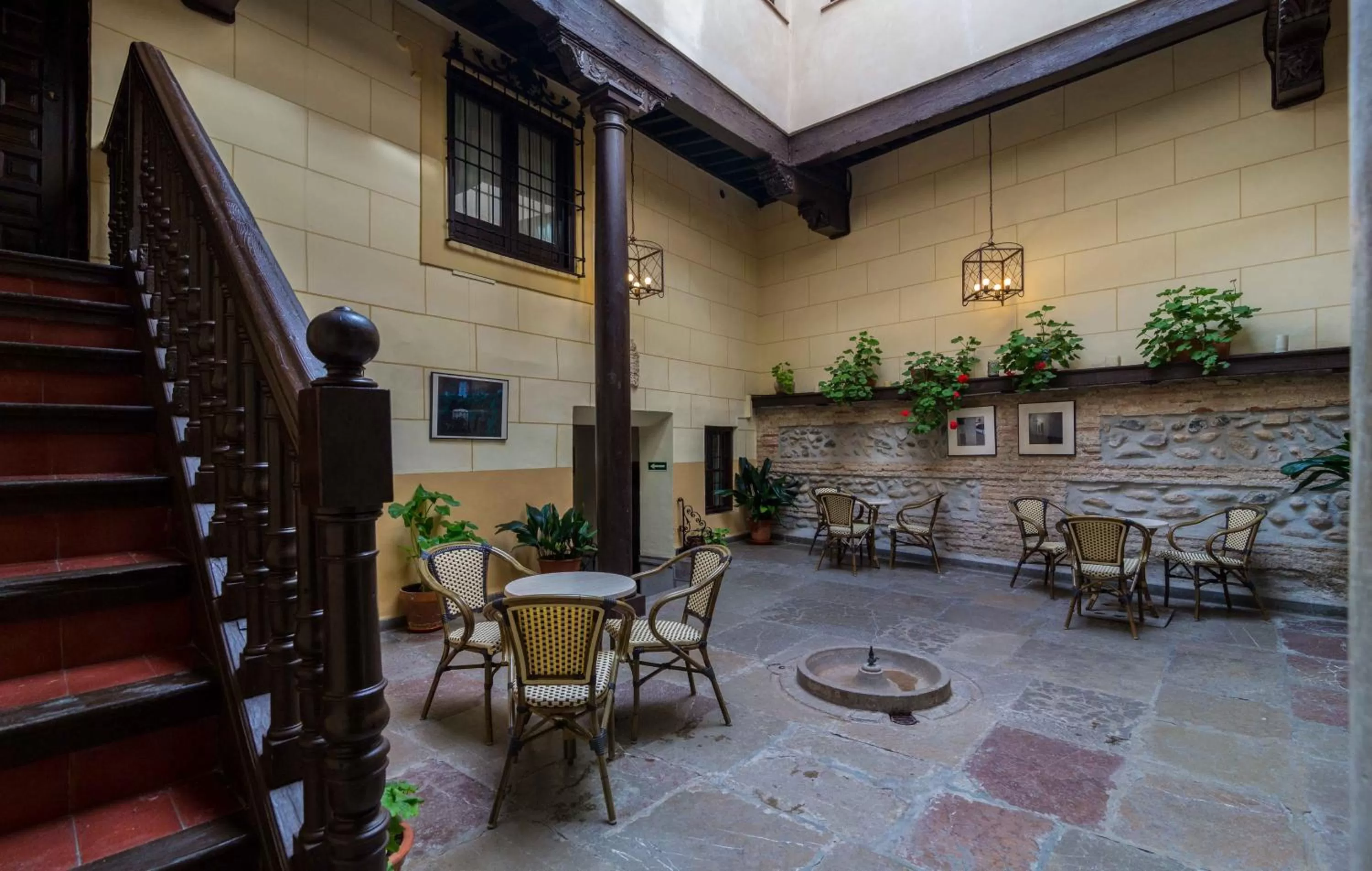 Facade/entrance in Palacio de Mariana Pineda