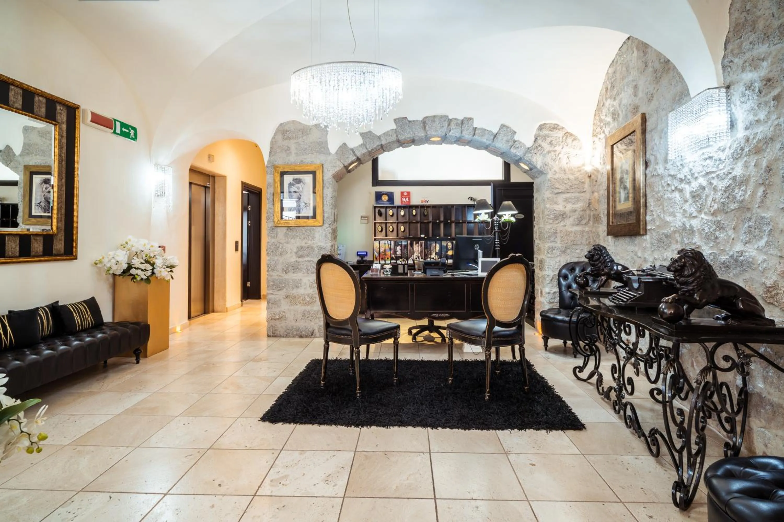 Lobby or reception in La Locanda Del Conte Mameli - Boutique Hotel & Suite SPA