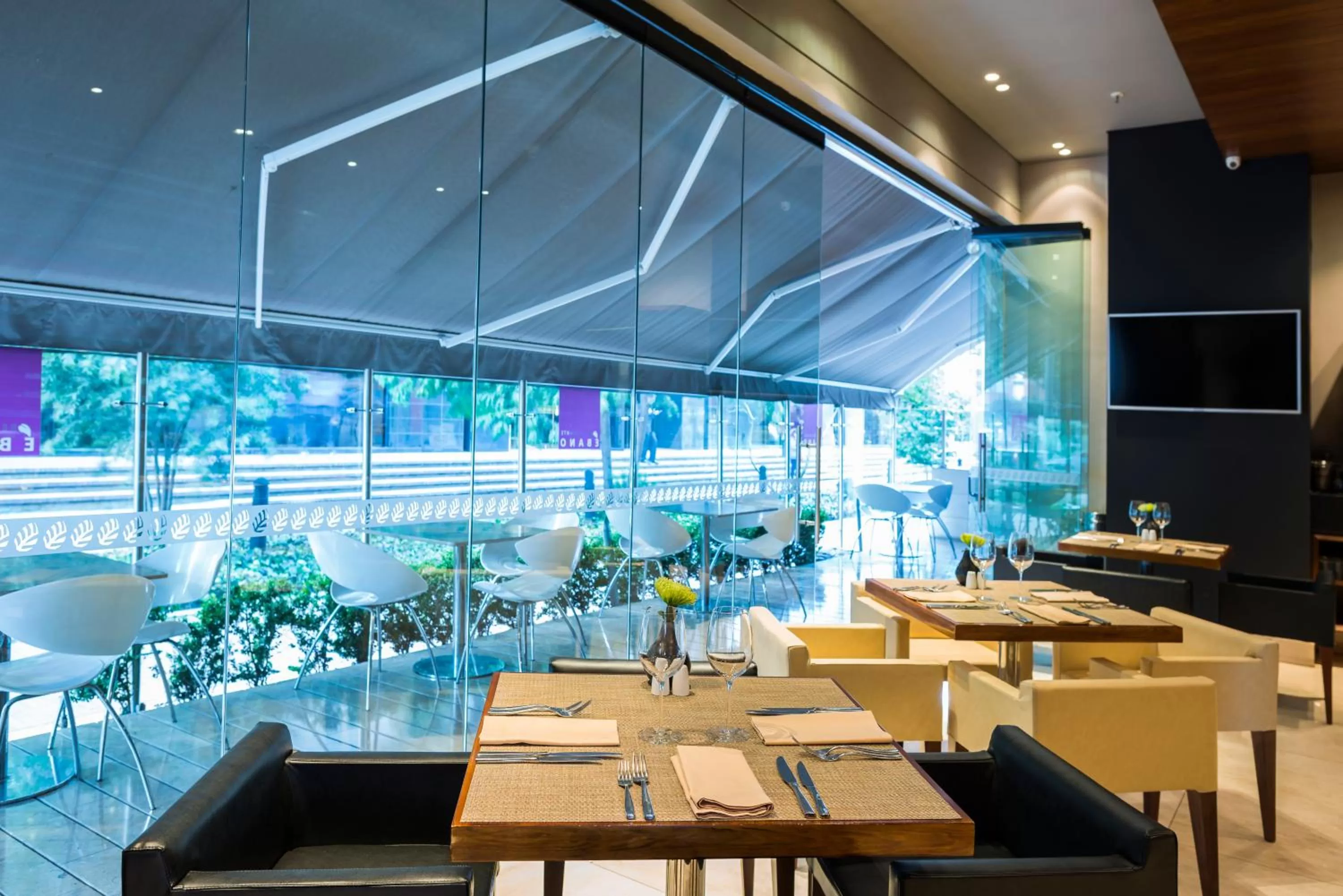 Restaurant/places to eat in Hotel Chico 97 By OxoHotel