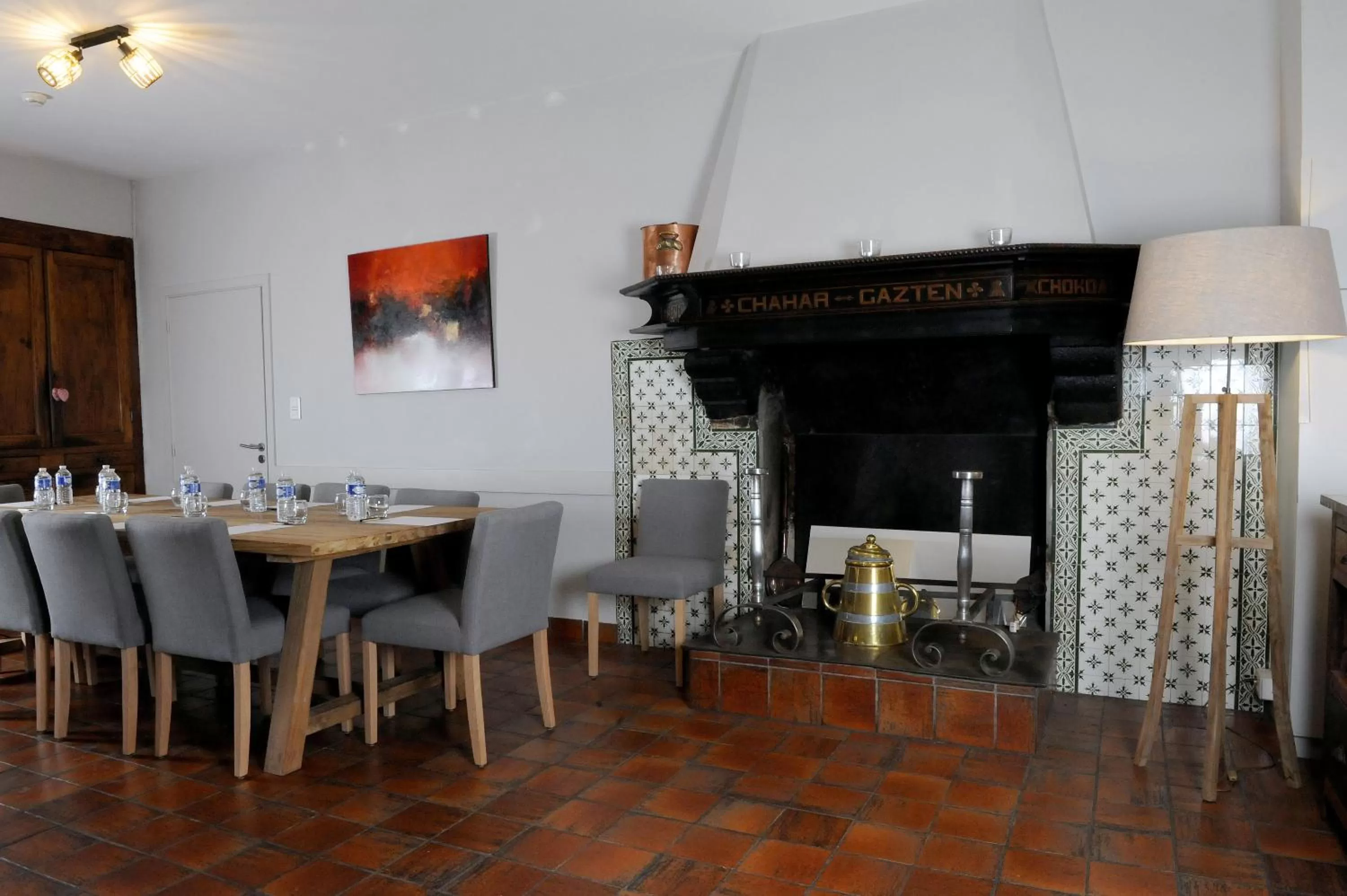 Seating area in Logis Hôtel du Chêne