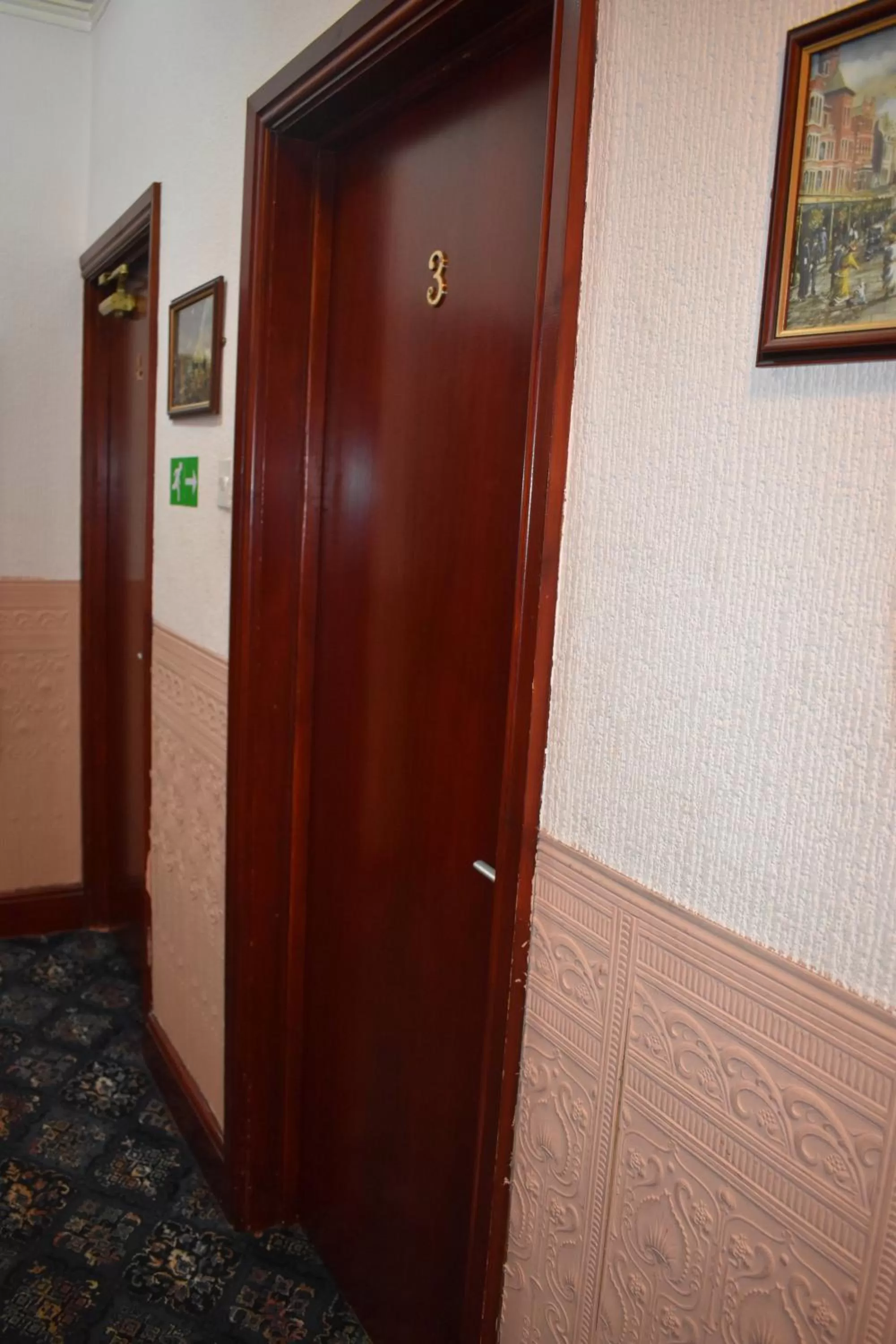 Facade/entrance in Lyndhurst Hotel