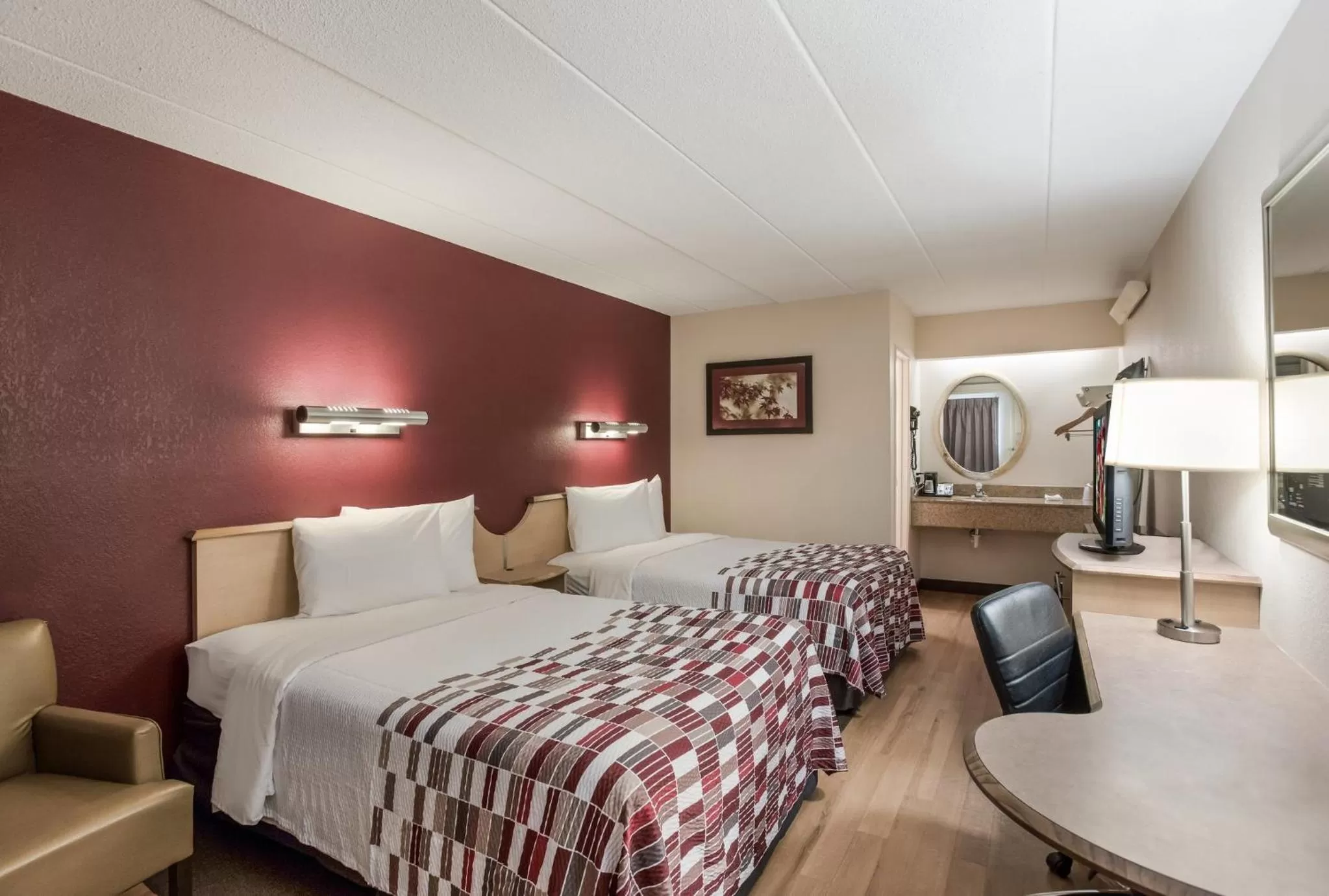 Photo of the whole room, Bed in Red Roof Inn Philadelphia - Trevose