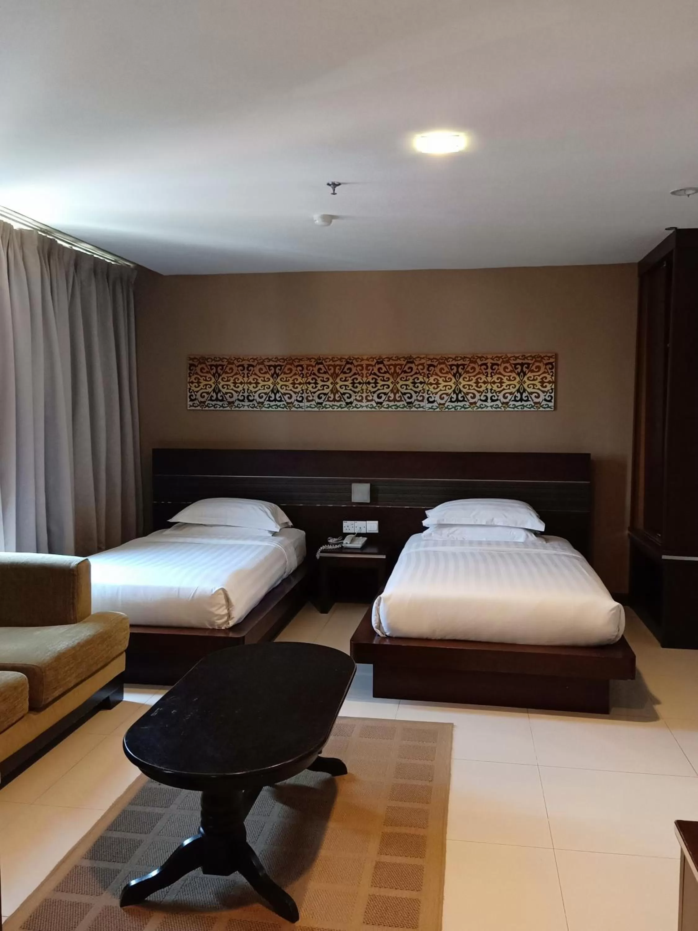 Bedroom, Bed in Kinabalu Daya Hotel