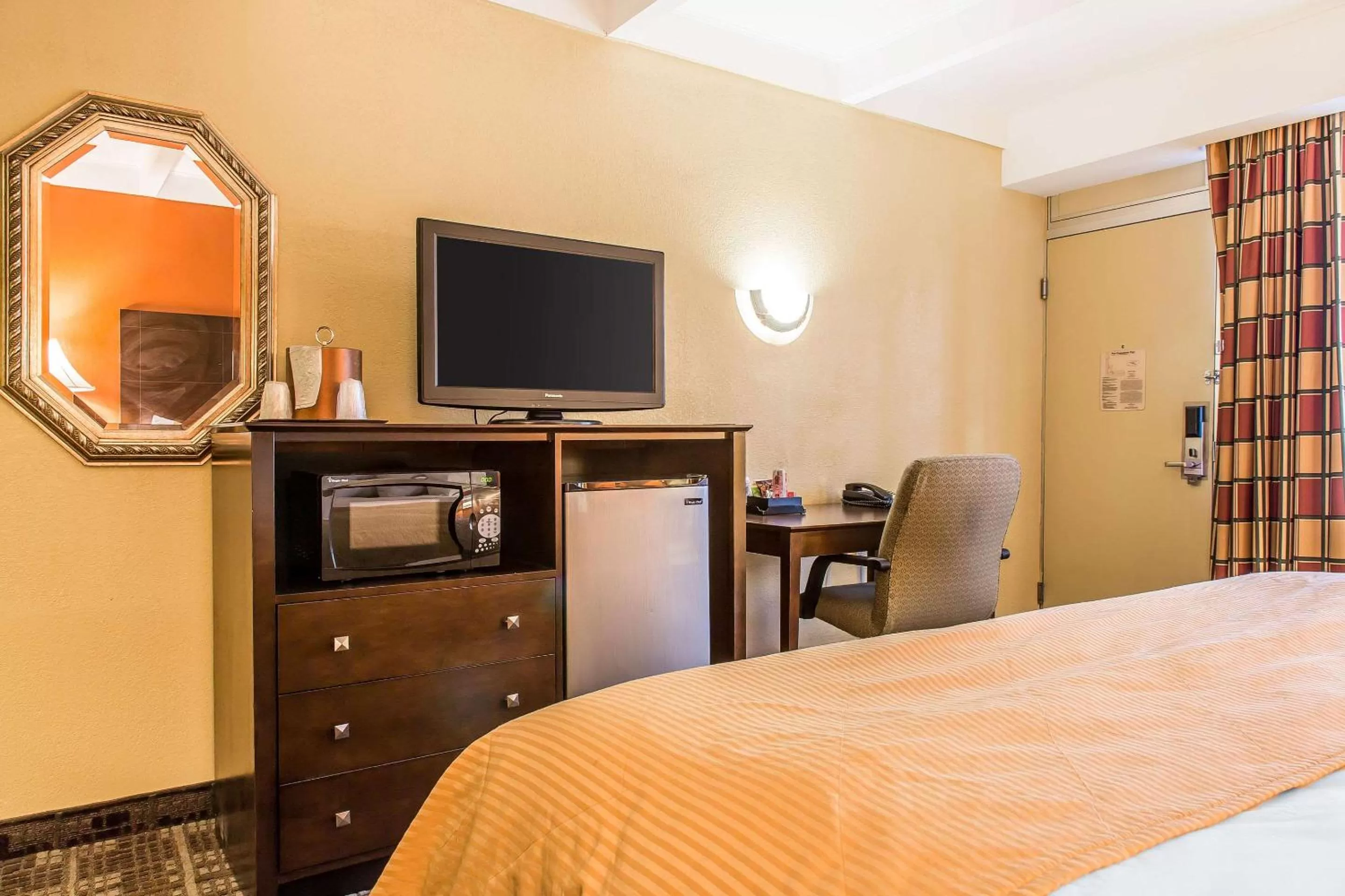 Photo of the whole room in Clarion Hotel & Suites Hamden - New Haven