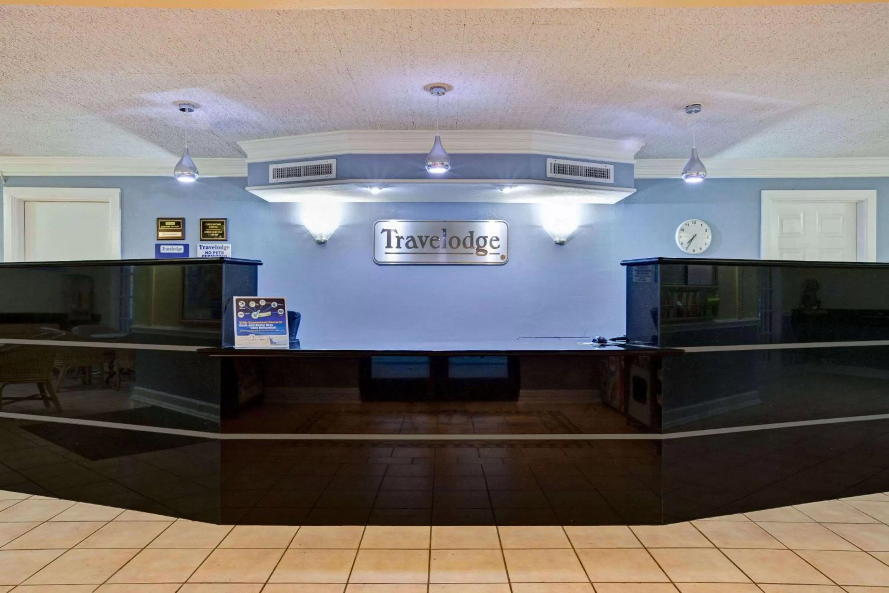 Lobby or reception in Travelodge by Wyndham North Richland Hills/Dallas/Ft Worth