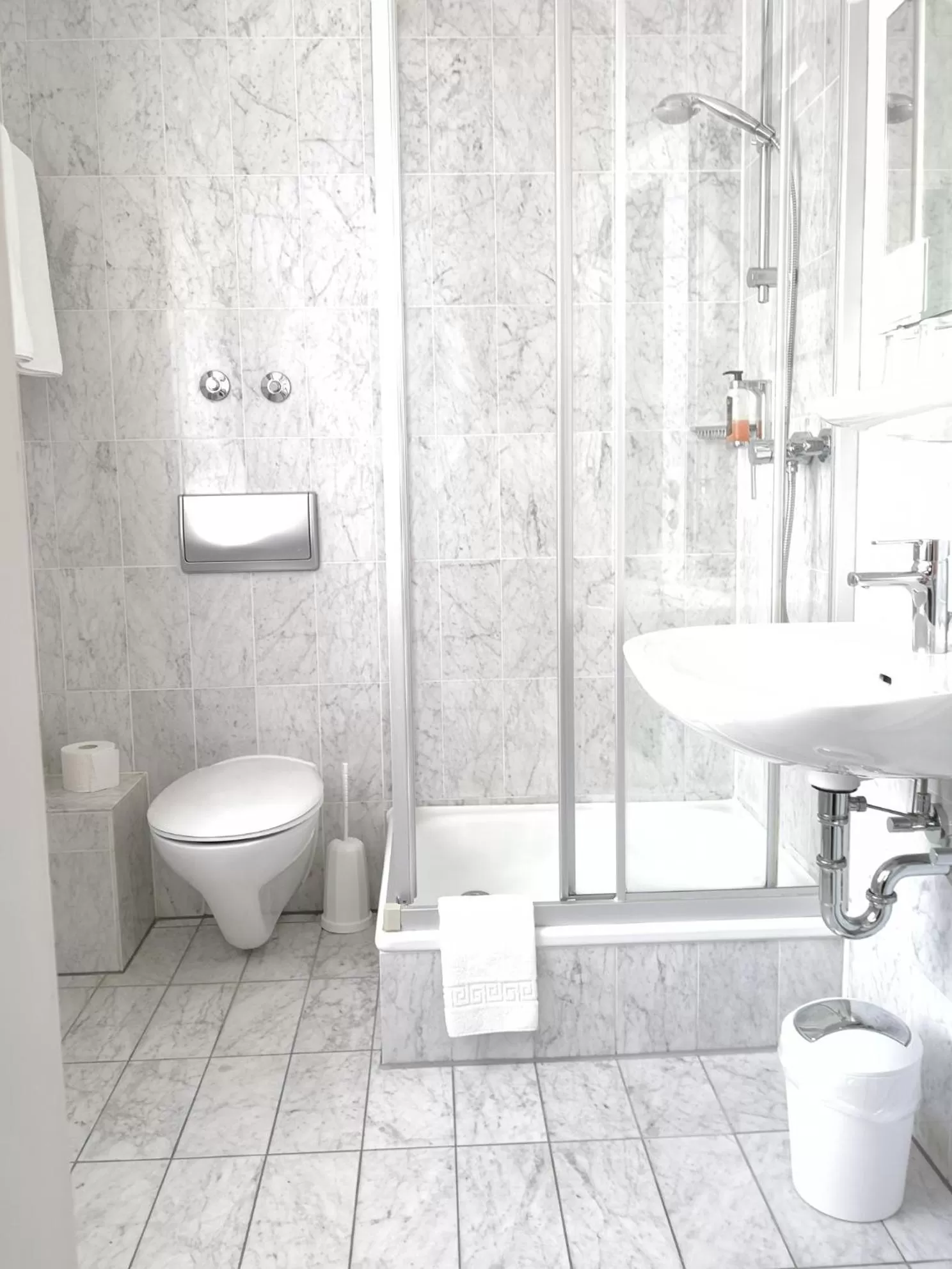 Shower in Hotel Bayerischer Hof