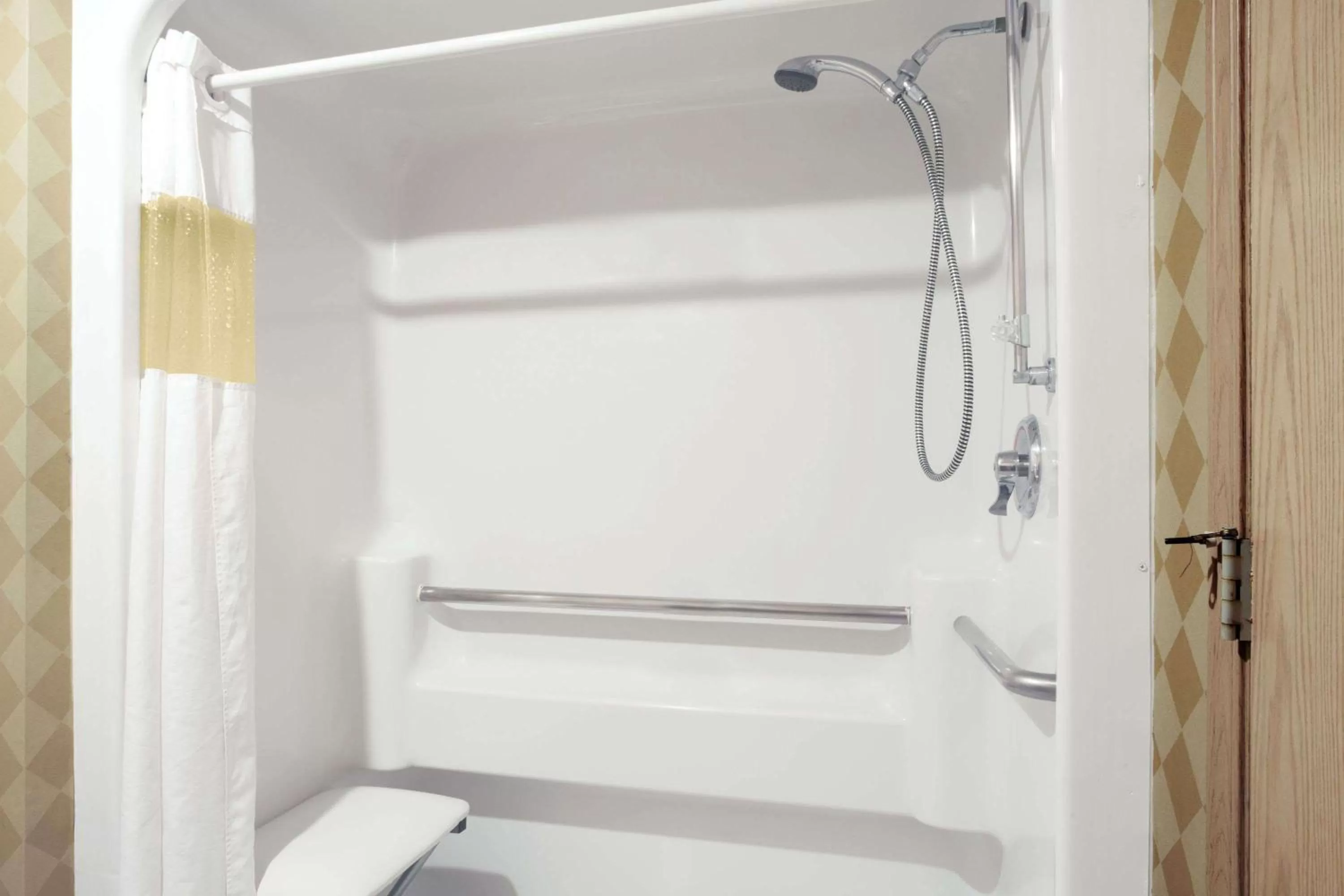 Photo of the whole room in Days Inn by Wyndham Federal Way