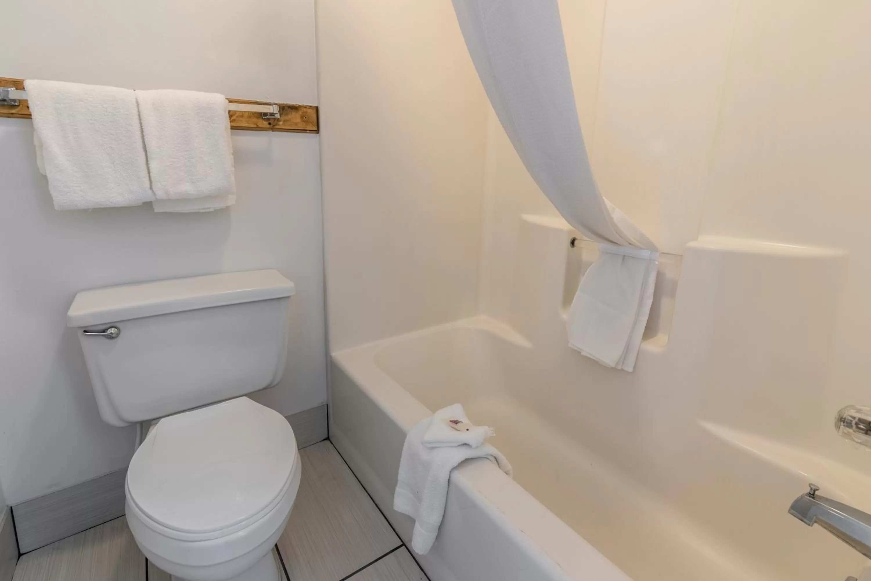 Bedroom in Motel 6-Attalla, AL