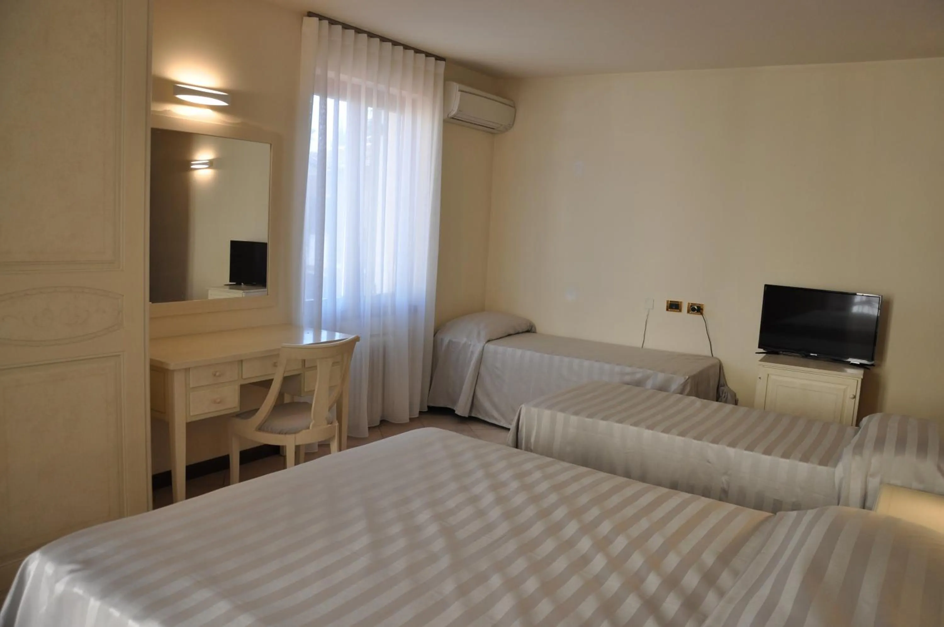 Photo of the whole room, Bed in Hotel San Lorenzo