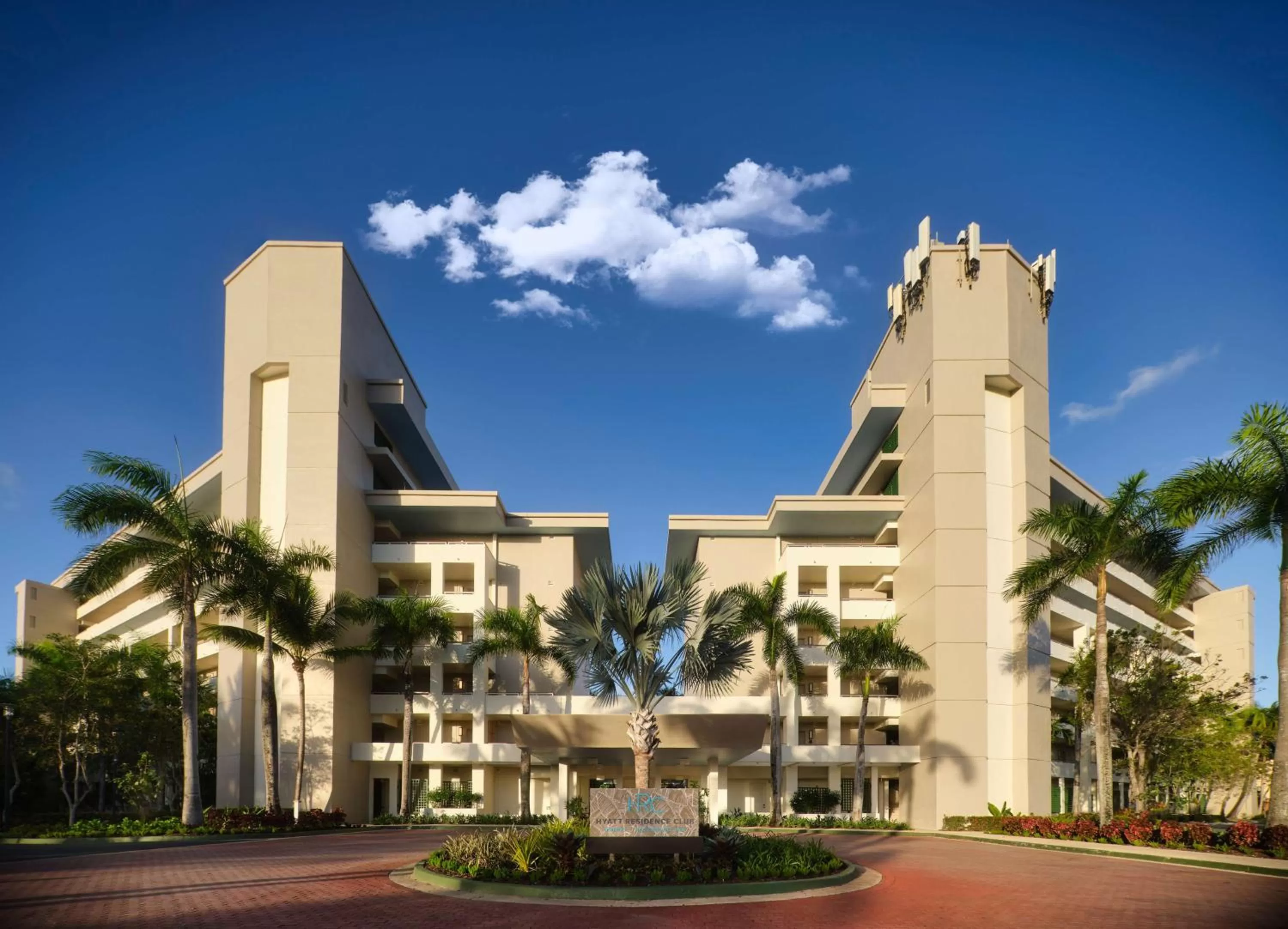 Property building in Hyatt Vacation Club at Hacienda del Mar