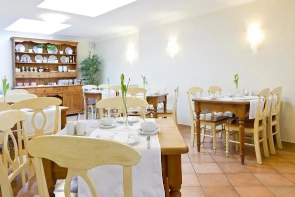 Restaurant/places to eat in Buchholz Downtown Hotel