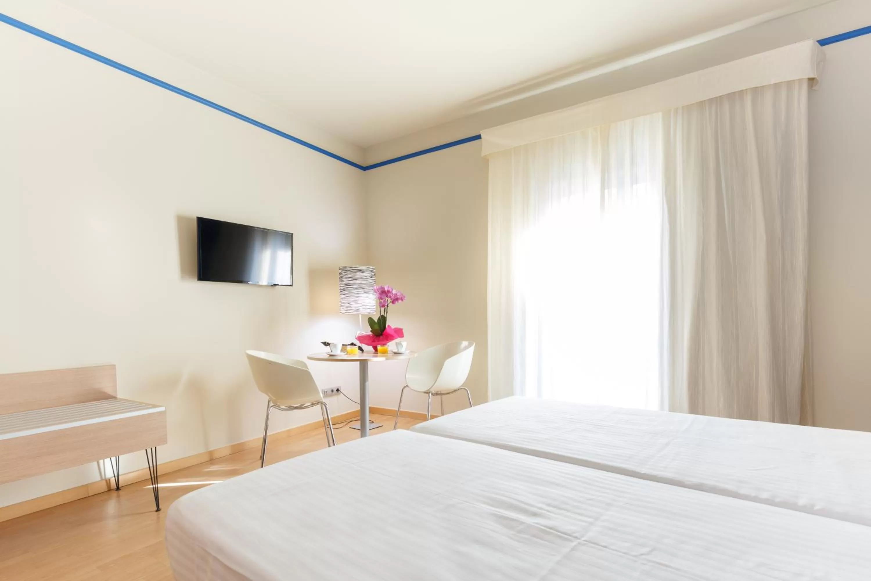 Photo of the whole room in Ciutat de Barcelona