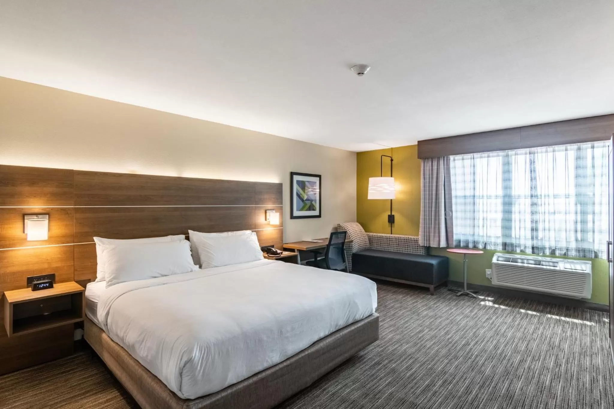 Photo of the whole room, Bed in Holiday Inn Express & Suites Camarillo by IHG