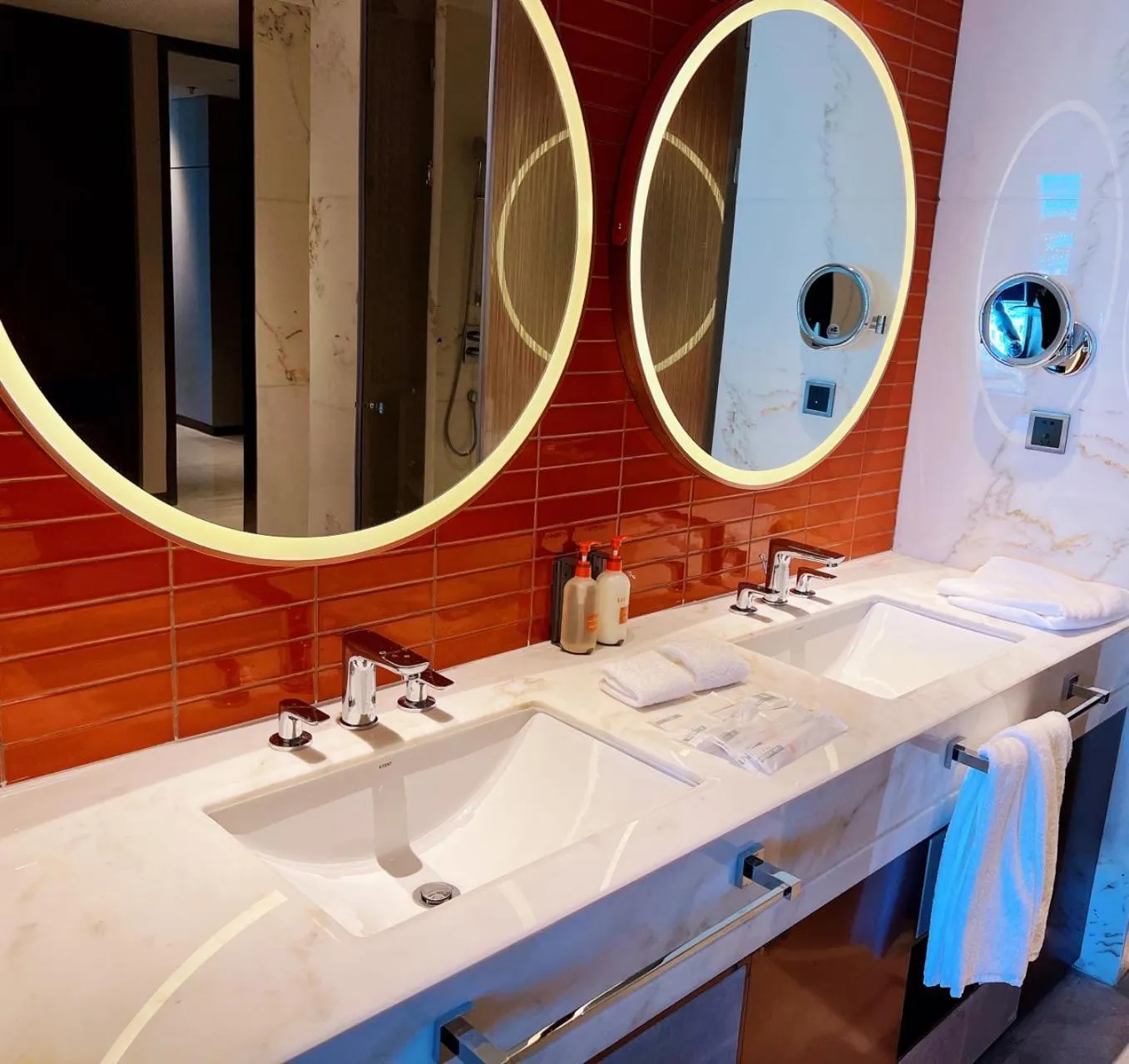 Toilet in Crowne Plaza Qingdao Jinshui by IHG