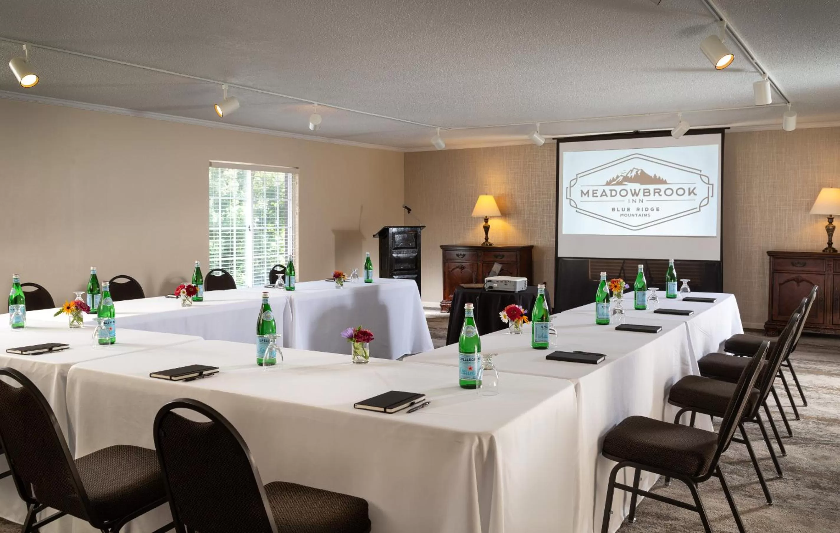Meeting/conference room in Meadowbrook Inn