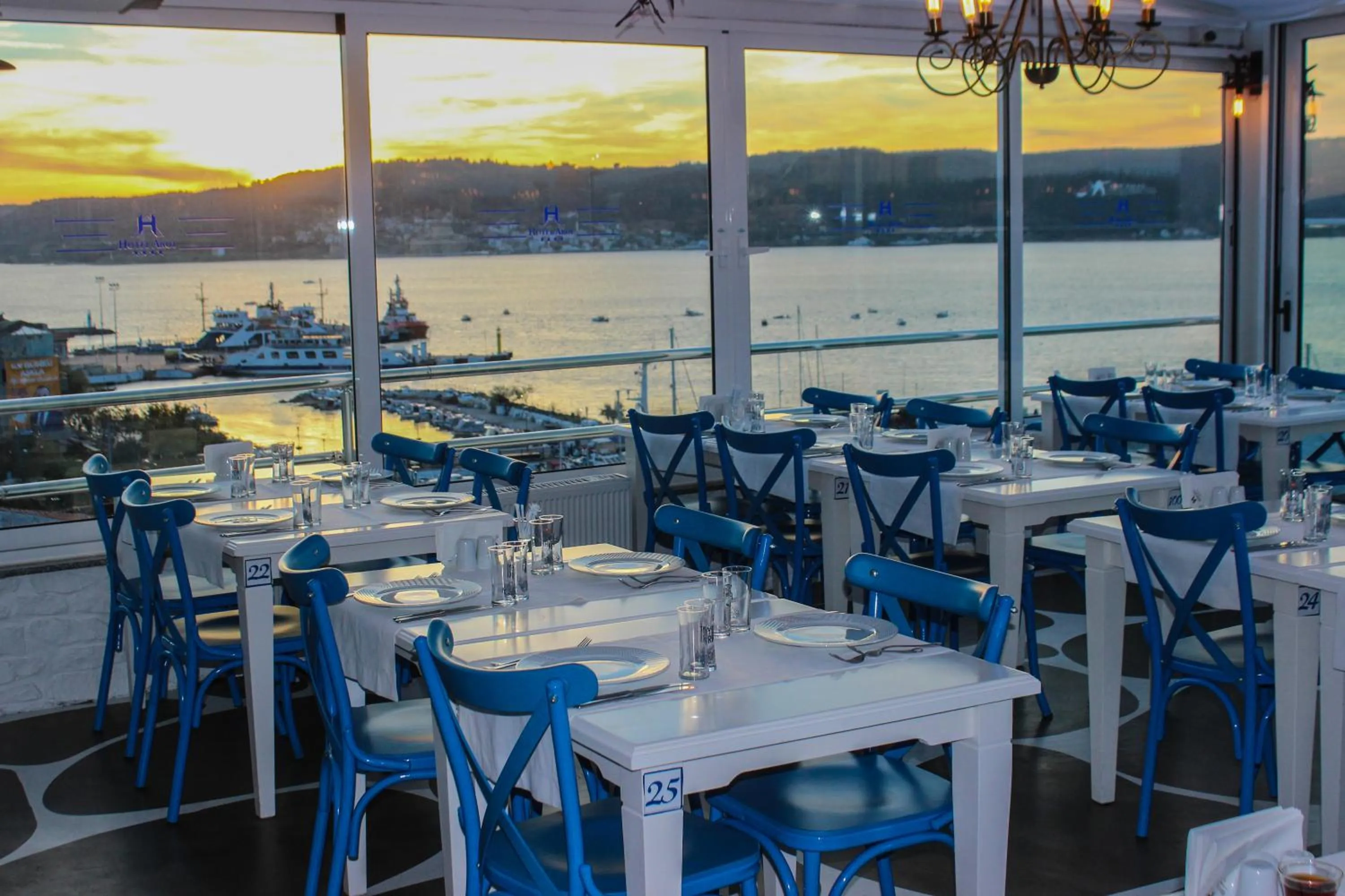 Food and drinks in Akol Hotel