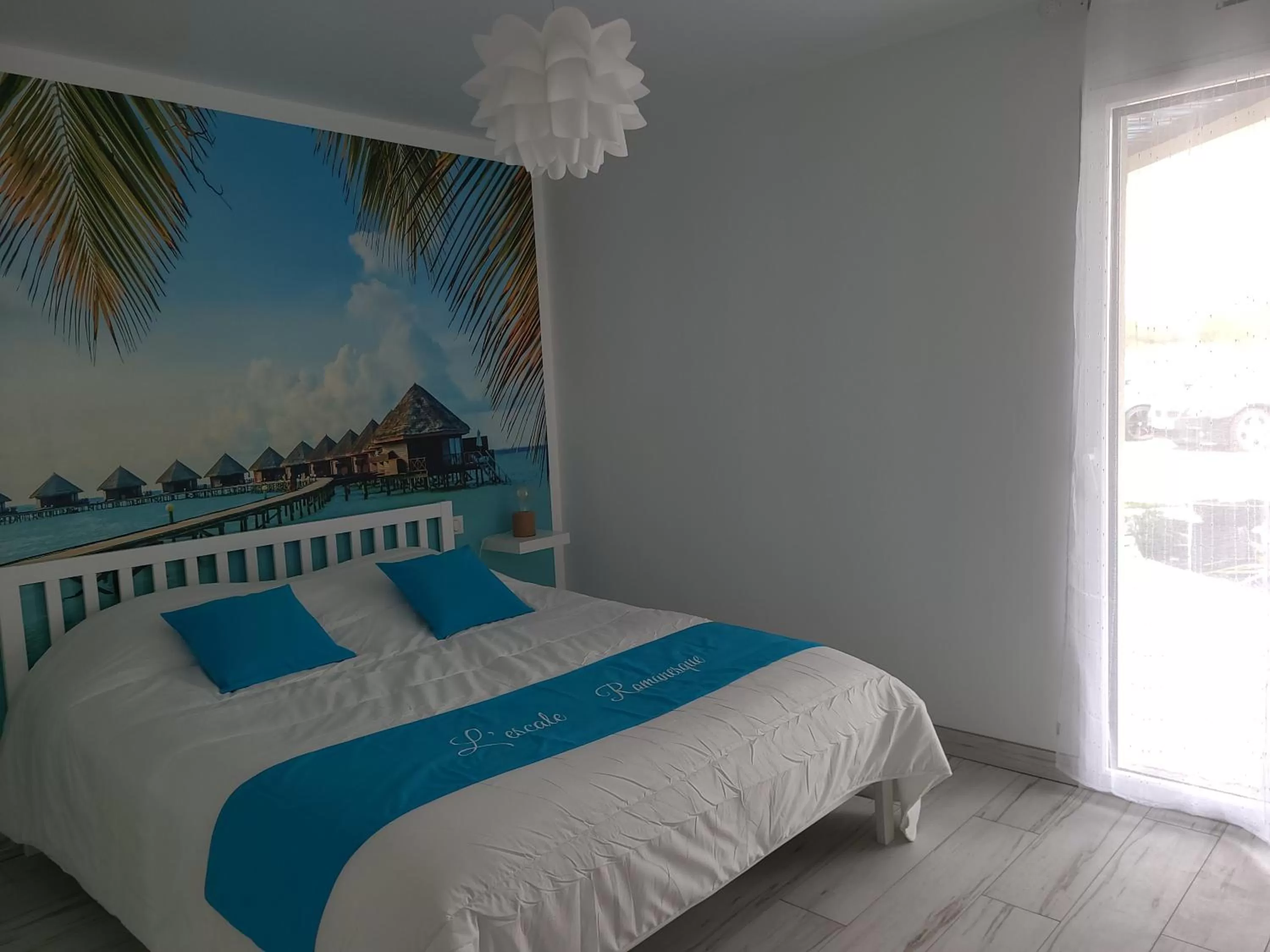 Bedroom, Bed in L'escale Romanesque