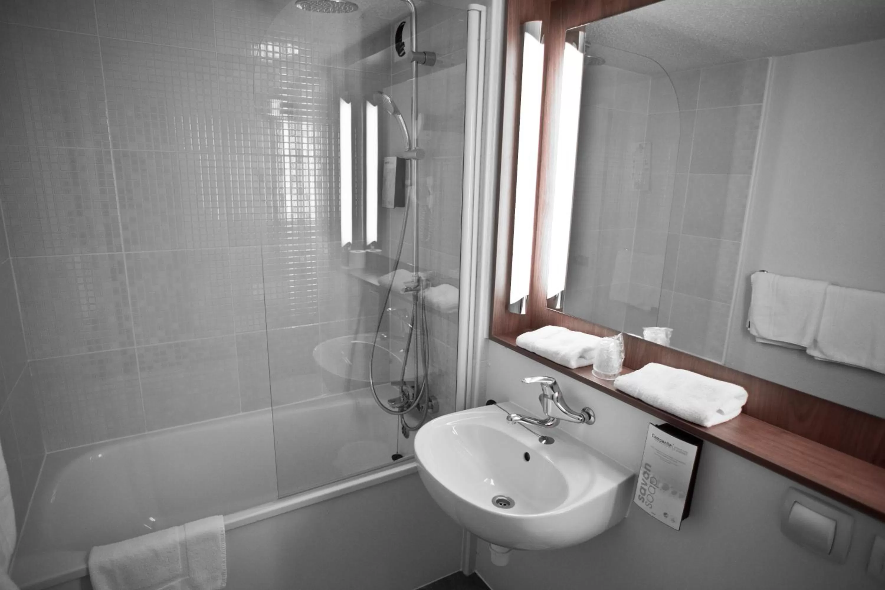 Bathroom in Campanile Hendaye