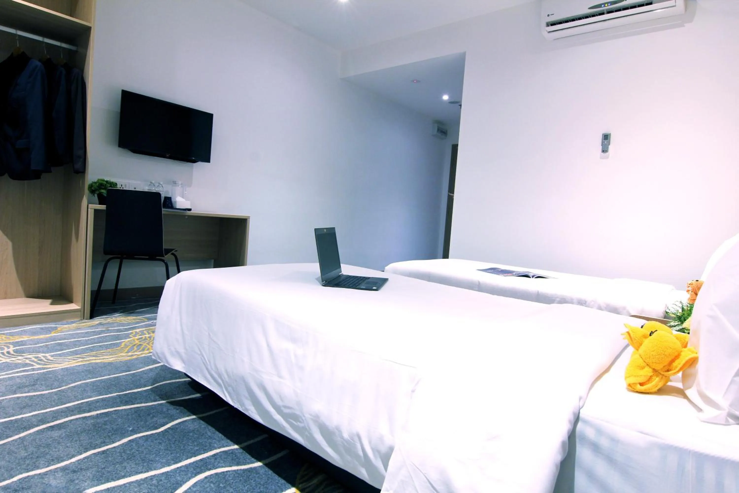 Bedroom, Bed in Pacific Express Hotel Chinatown