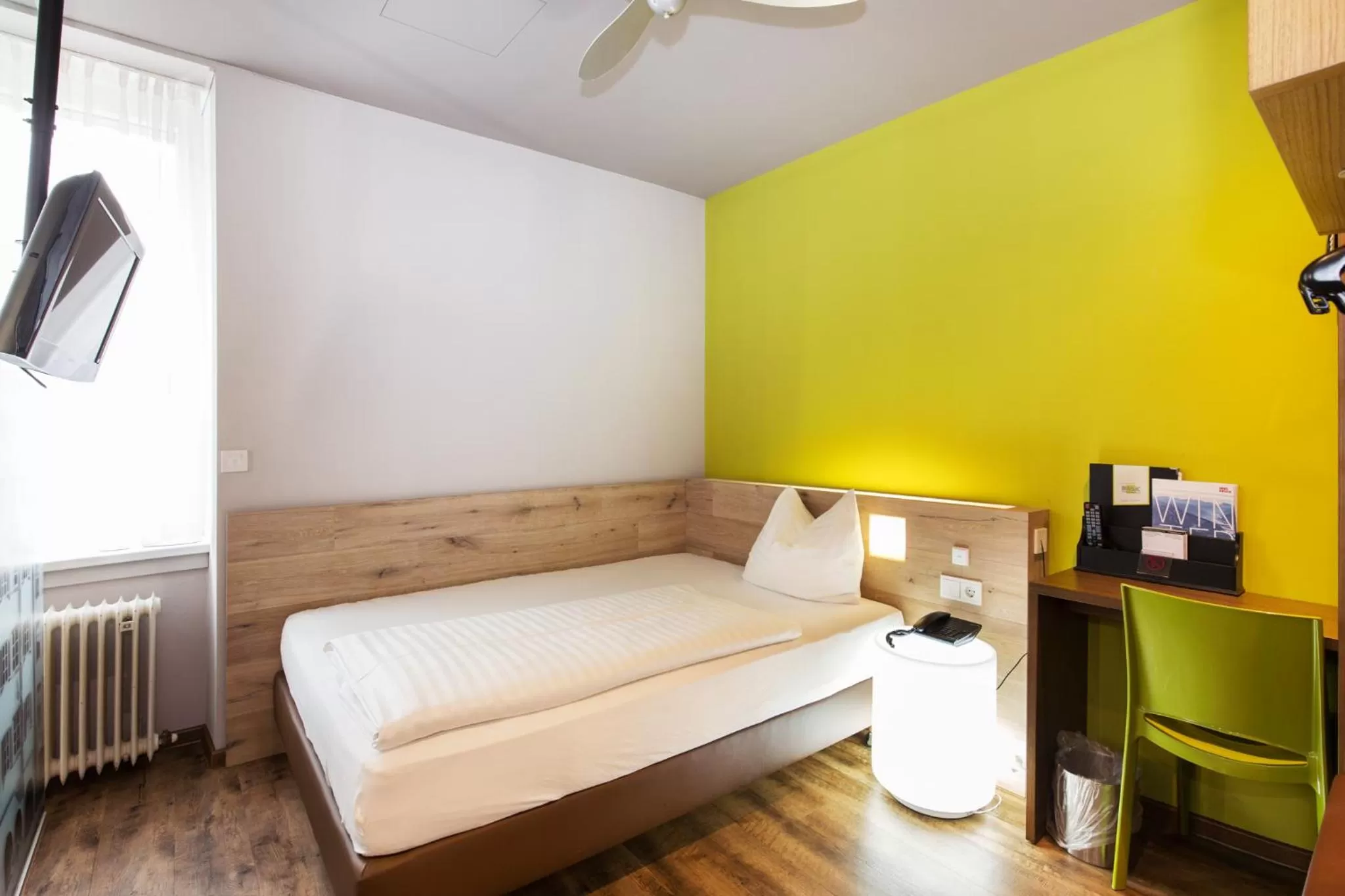 Photo of the whole room, Bed in Basic Hotel Innsbruck