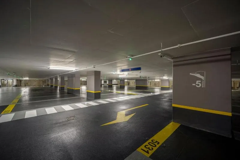 Parking in Hôtel du Commerce