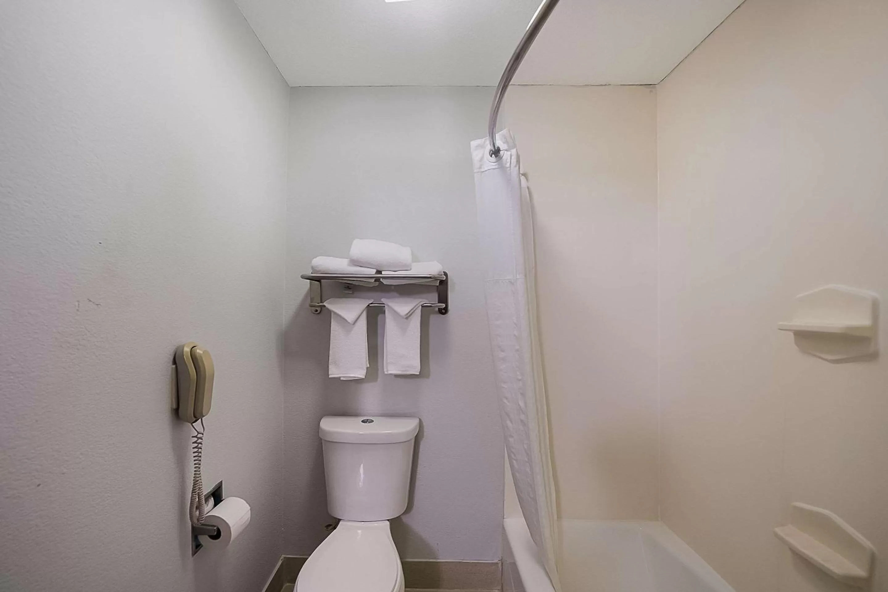 Bedroom in Quality Inn & Suites Irving DFW Airport South